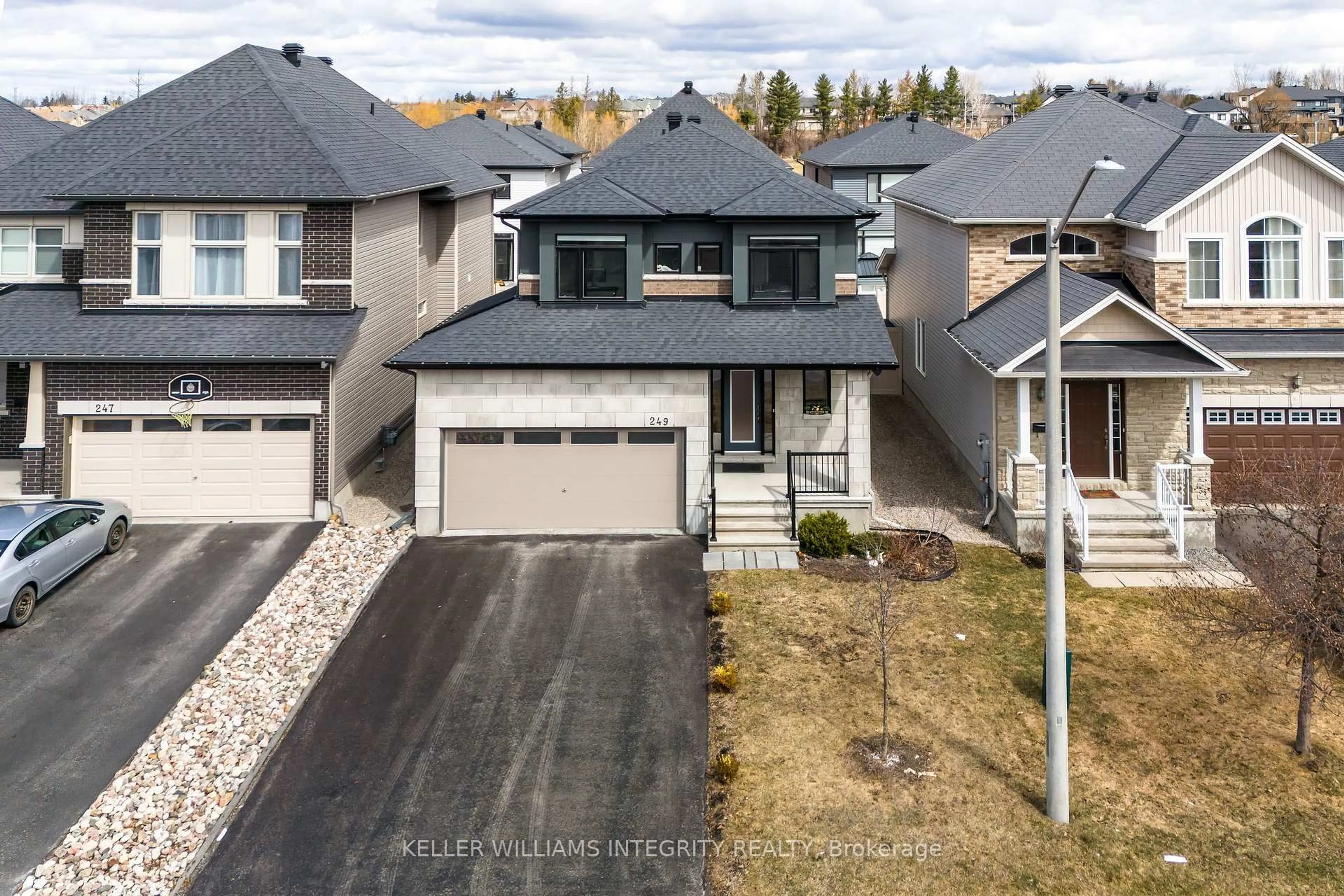 A pic from outside/outdoor area/front of a property/back of a property/a pic from drone, street for 249 Fountainhead Dr, Ottawa Ontario K1W 0H4