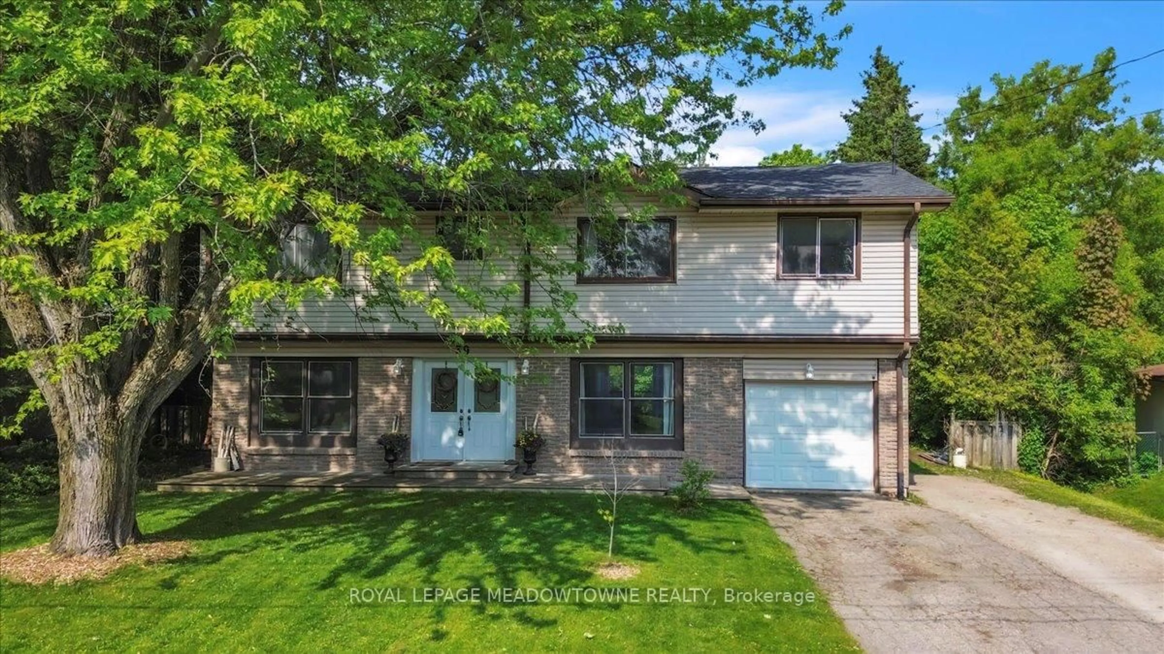Home with vinyl exterior material, street for 39 Mill St, Erin Ontario N0B 1Z0