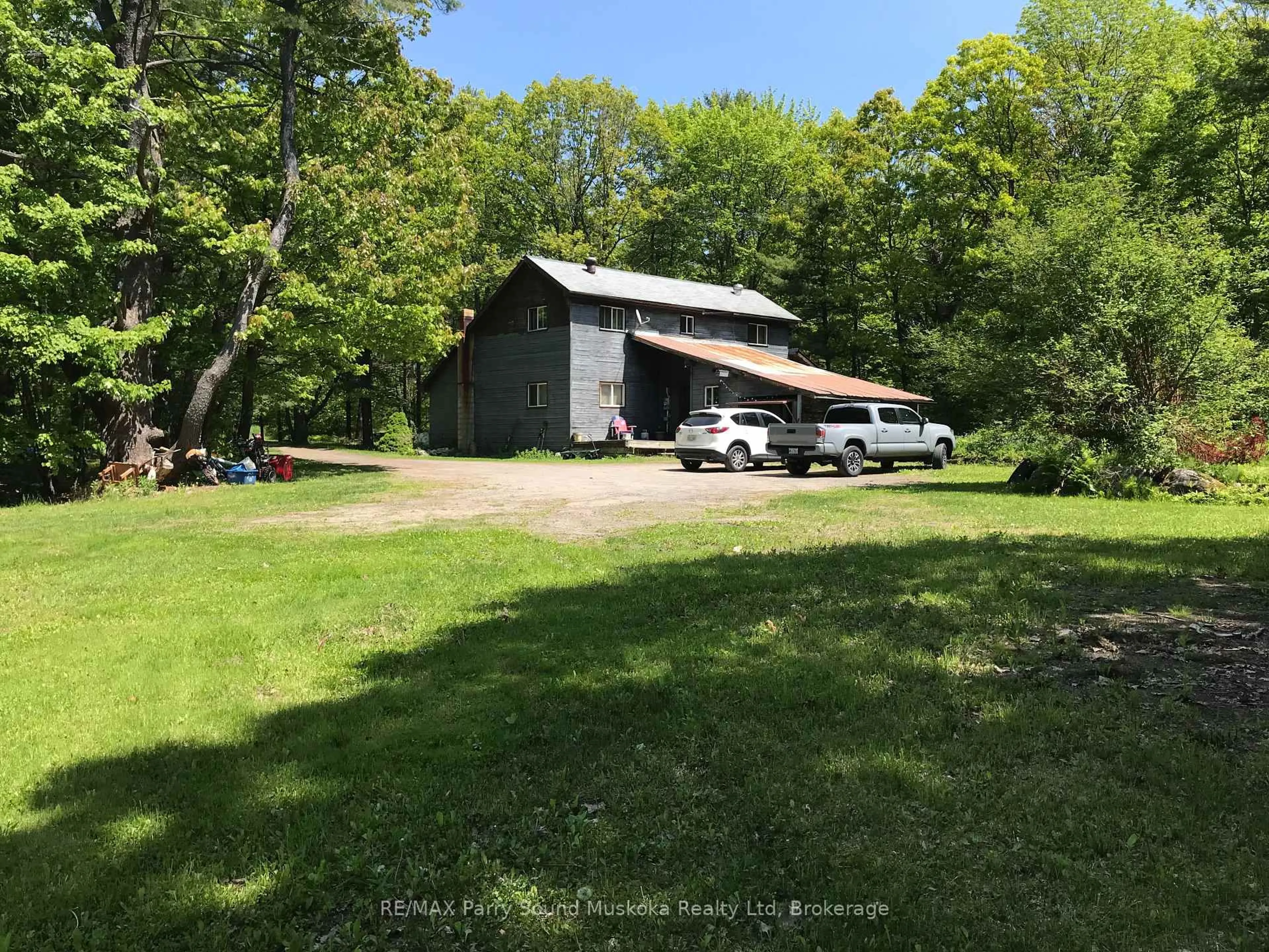 A pic from outside/outdoor area/front of a property/back of a property/a pic from drone, unknown for 36 Windfall Lake Rd, Seguin Ontario P2A 0B2