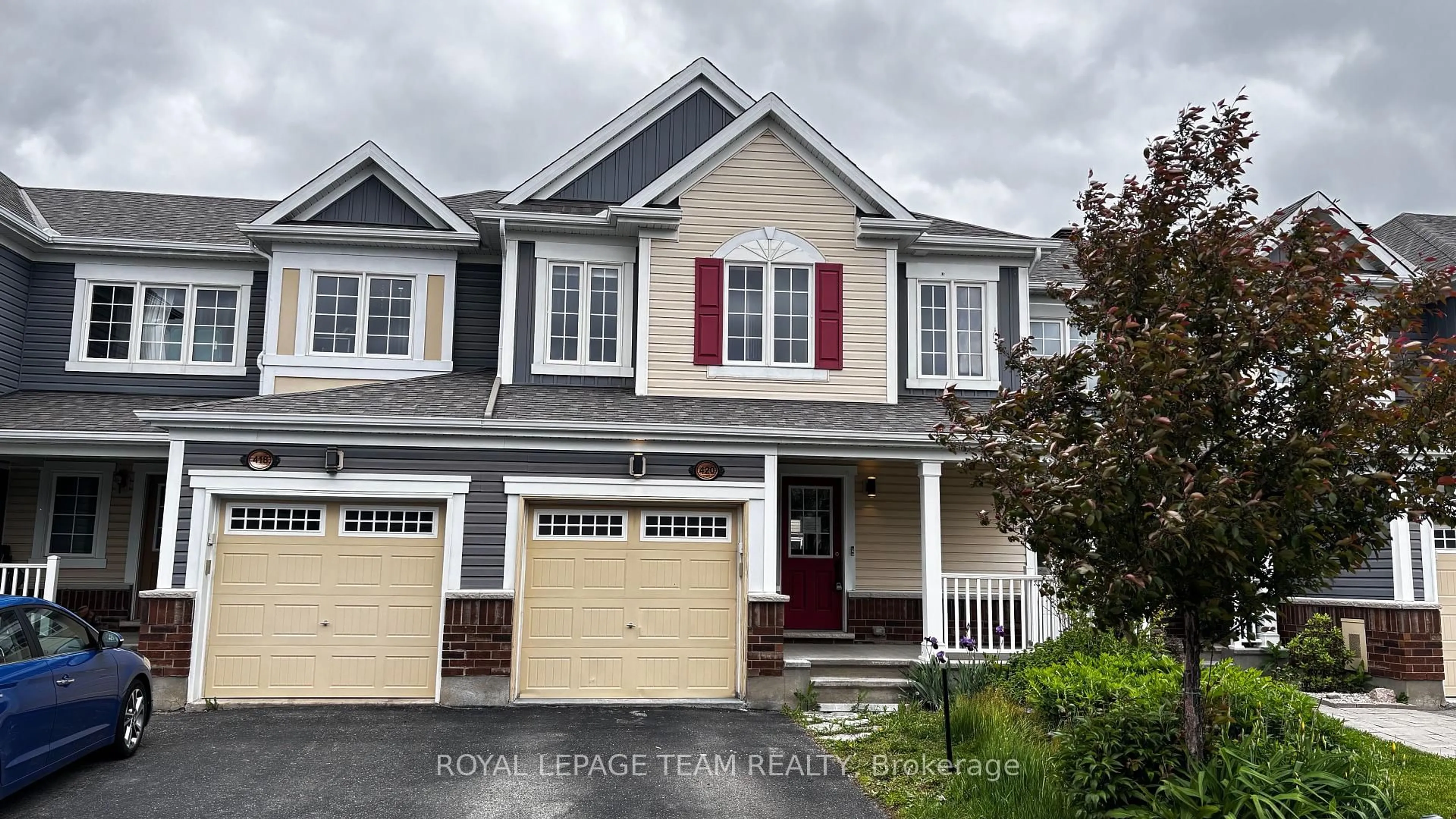 Home with vinyl exterior material, street for 420 Meadowhawk Cres, Ottawa Ontario K2J 5W8