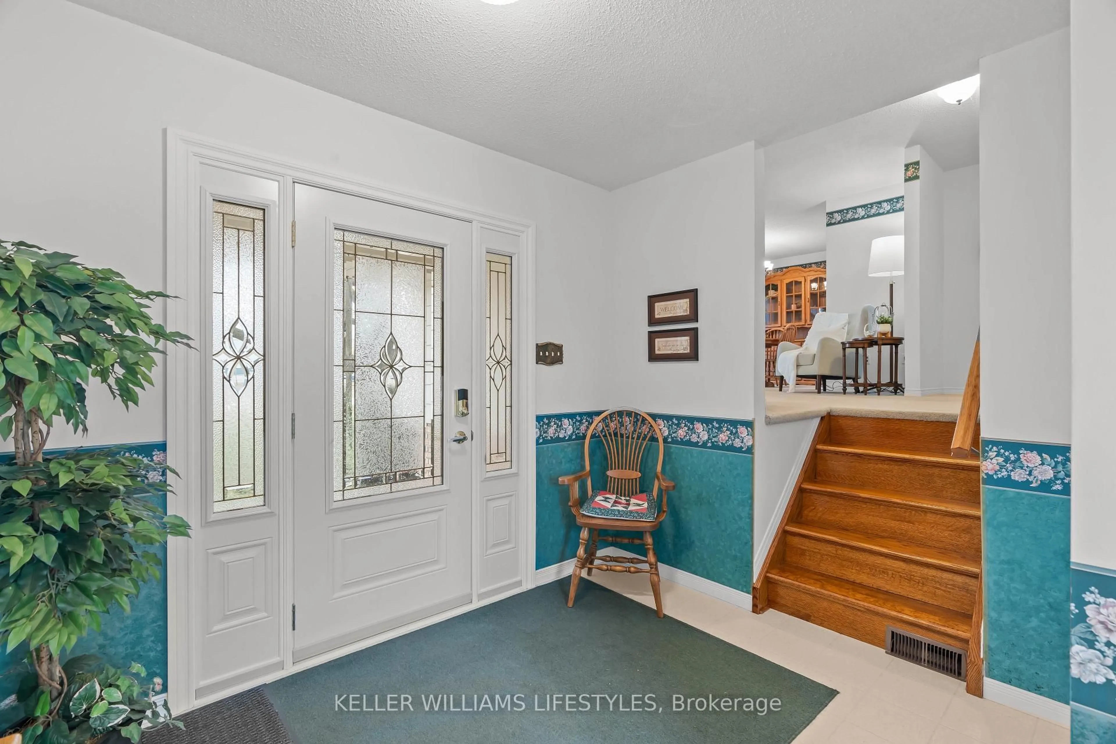 Indoor entryway for 60 JAMES St, Lambton Shores Ontario N0N 1J0