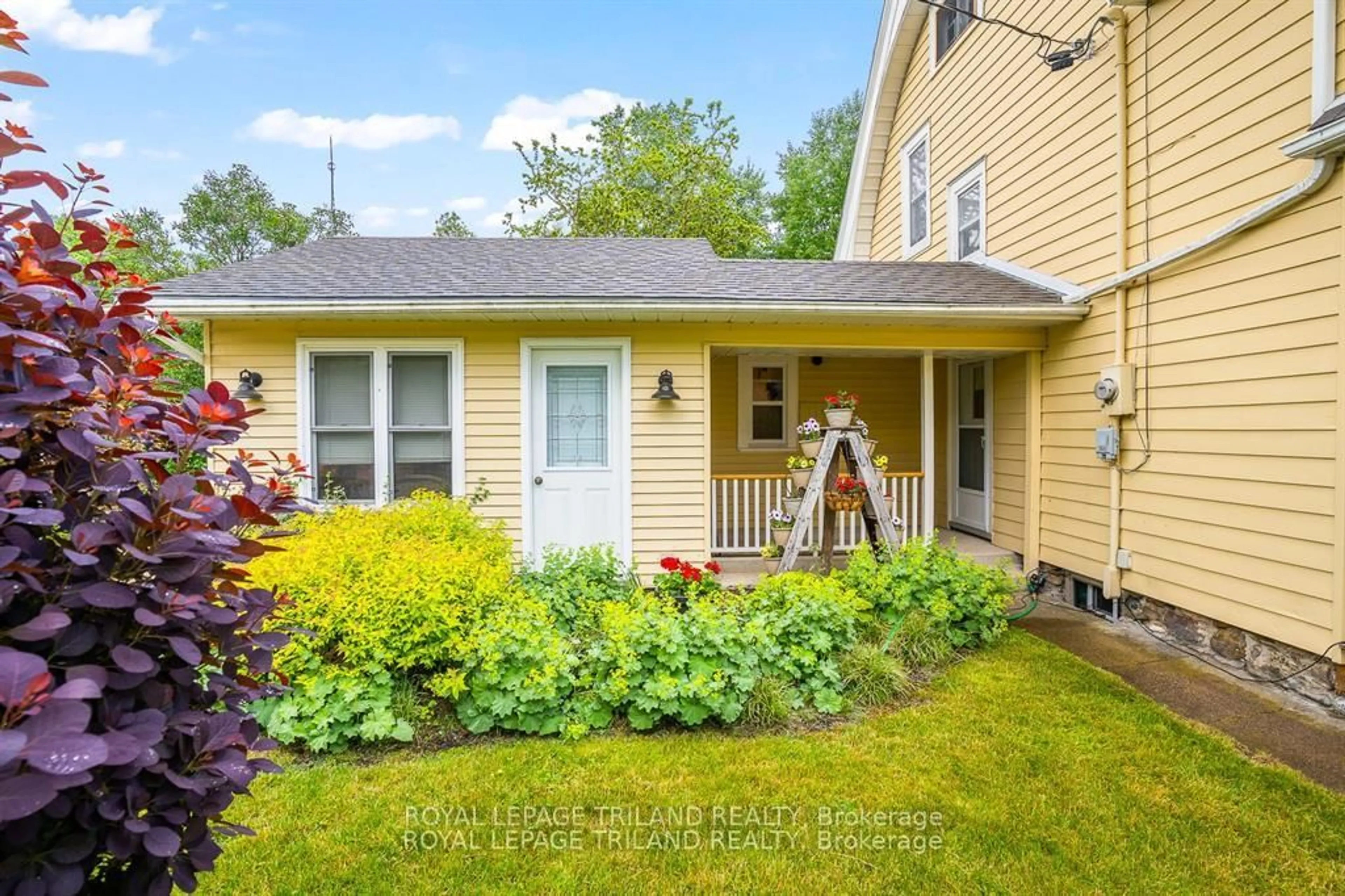 Home with vinyl exterior material, street for 303022 GREY ROAD 15 N/A, Meaford Ontario N0H 1B0