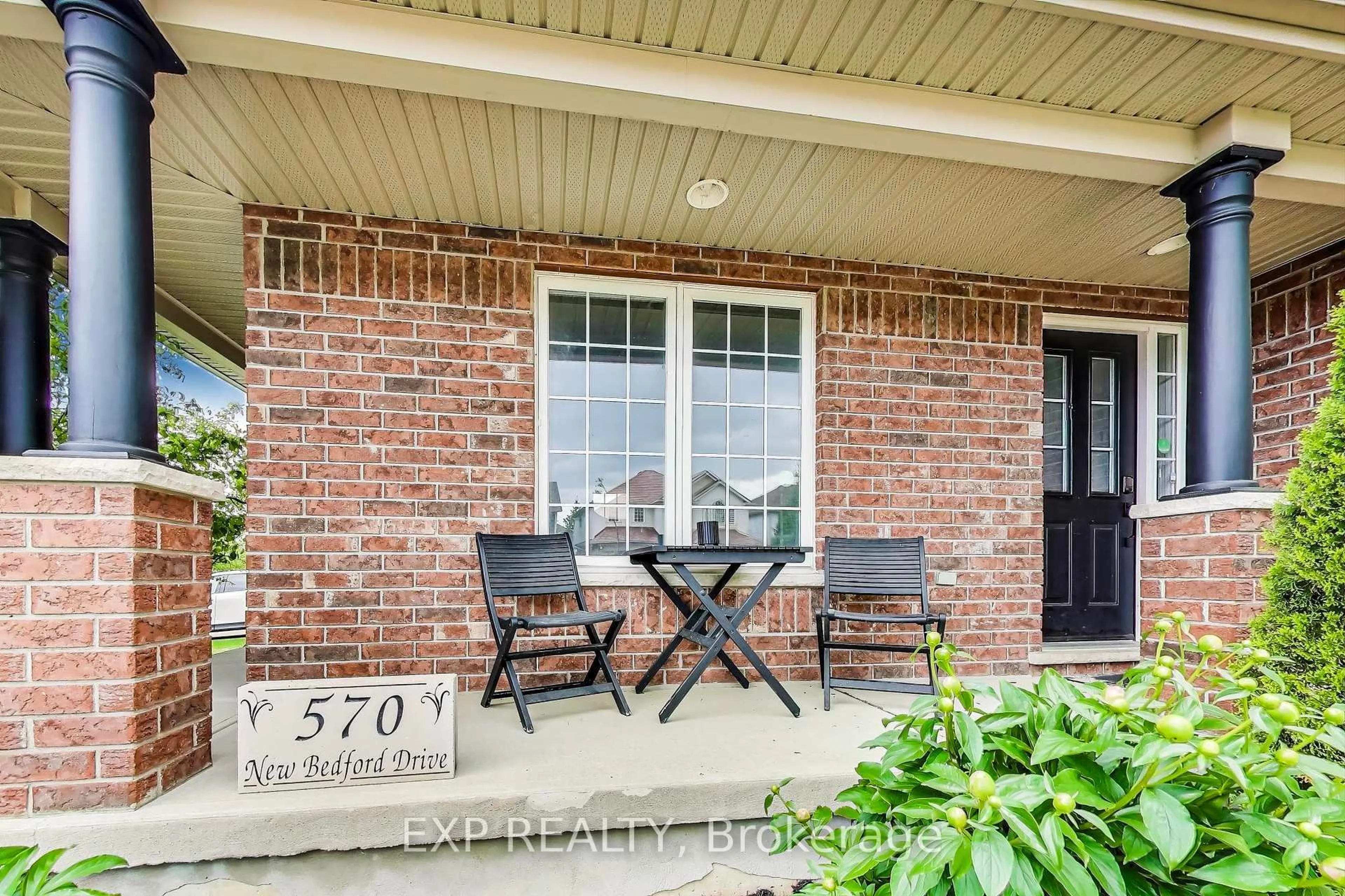 Indoor entryway for 570 New Bedford Dr, Waterloo Ontario N2K 4M7