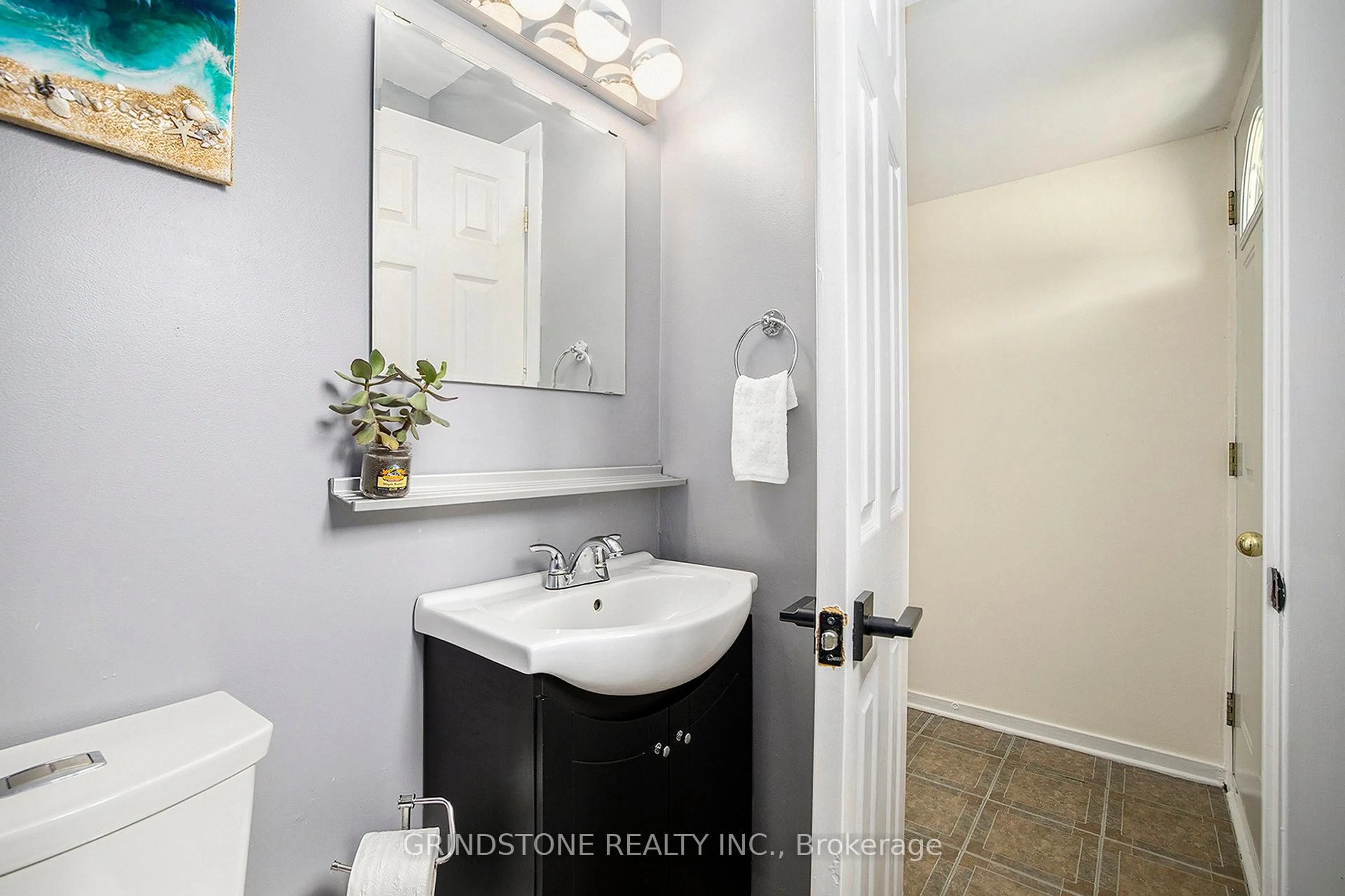 Standard bathroom, ceramic/tile floor for 3920 Old Richmond Rd #D, Ottawa Ontario K2H 5C6