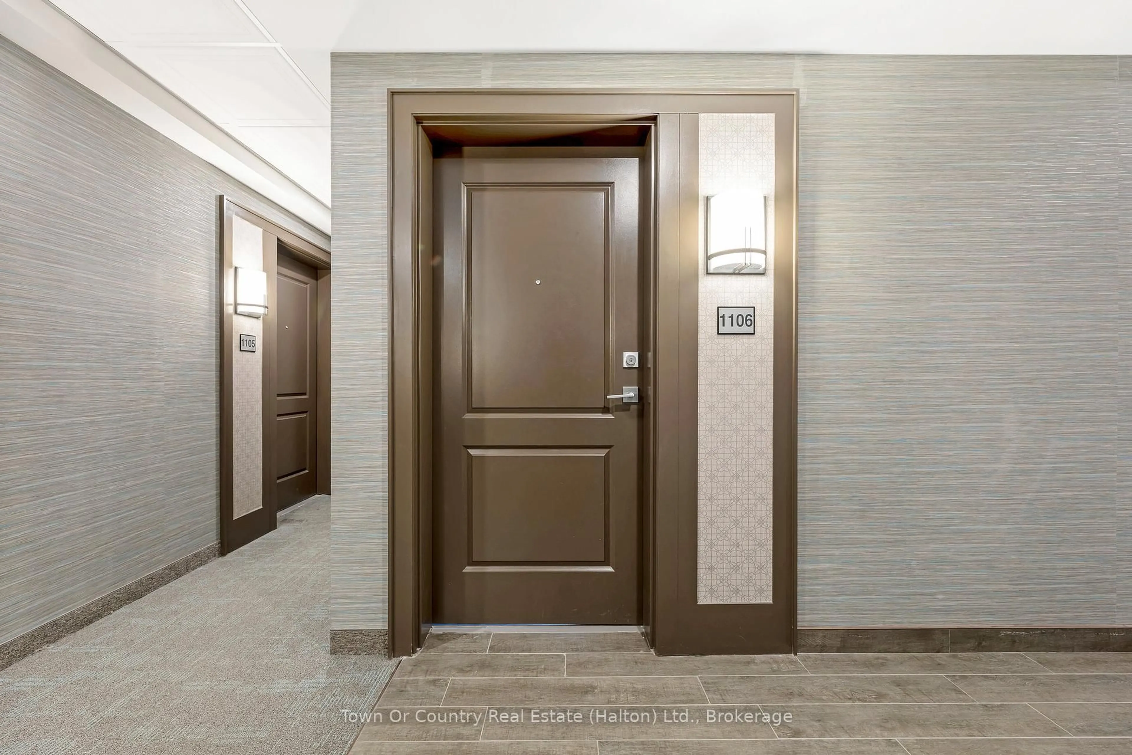 Indoor foyer for 450 Dundas St #1106, Hamilton Ontario L8B 1Z2