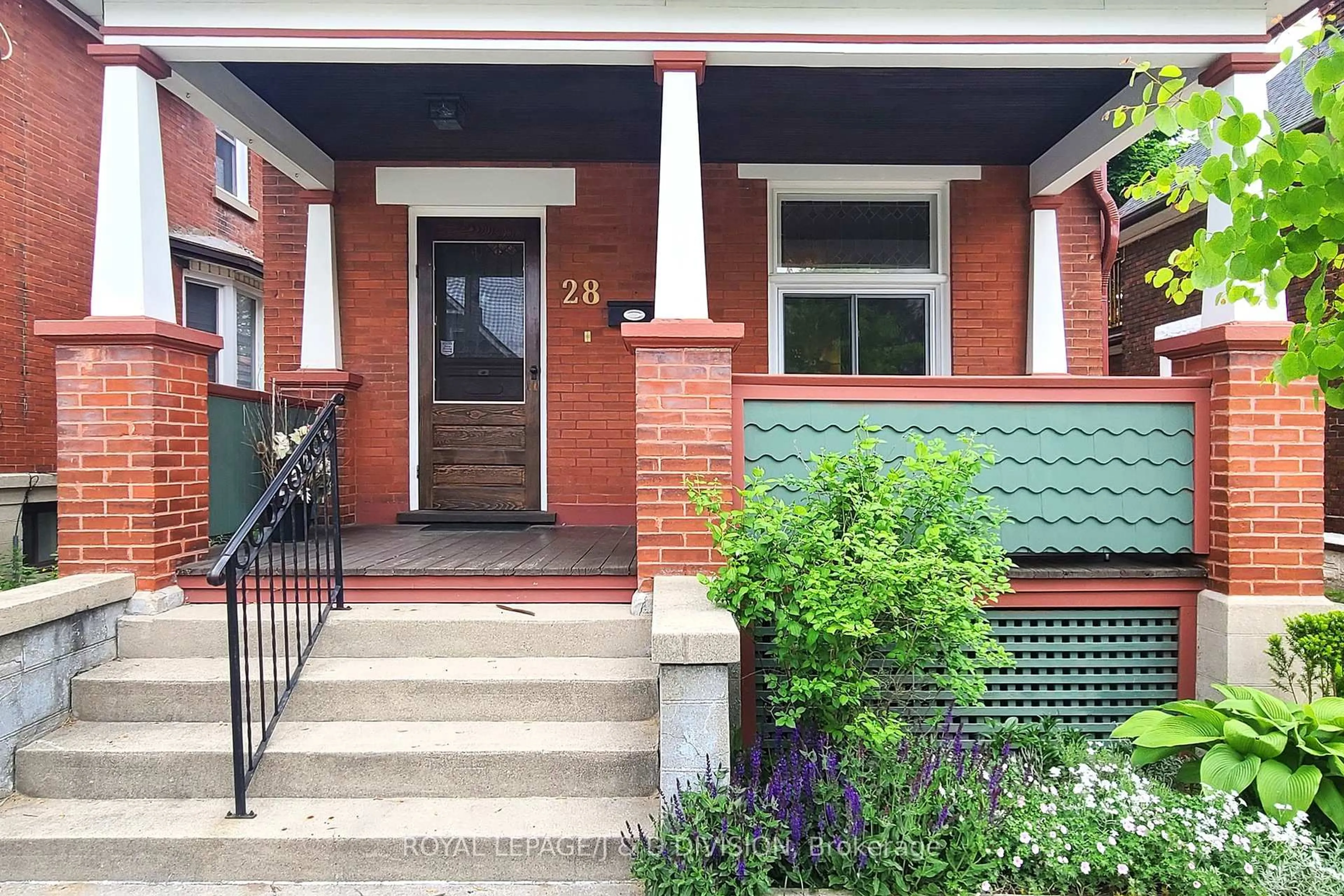 Home with brick exterior material, street for 28 Henry St, Kitchener Ontario N2G 1P3