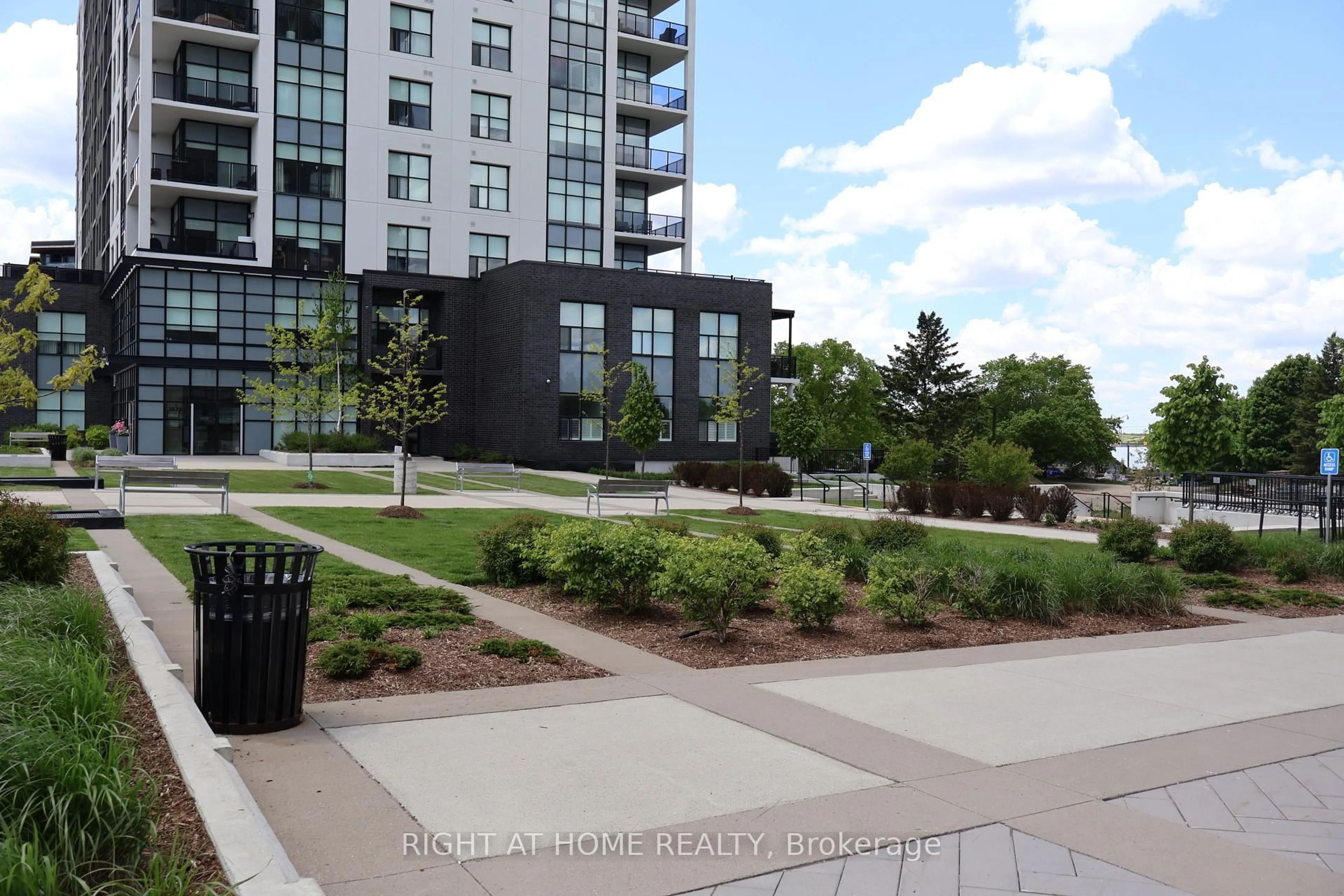Unknown for 1880 Gordon St #1006, Guelph Ontario N1L 0P5