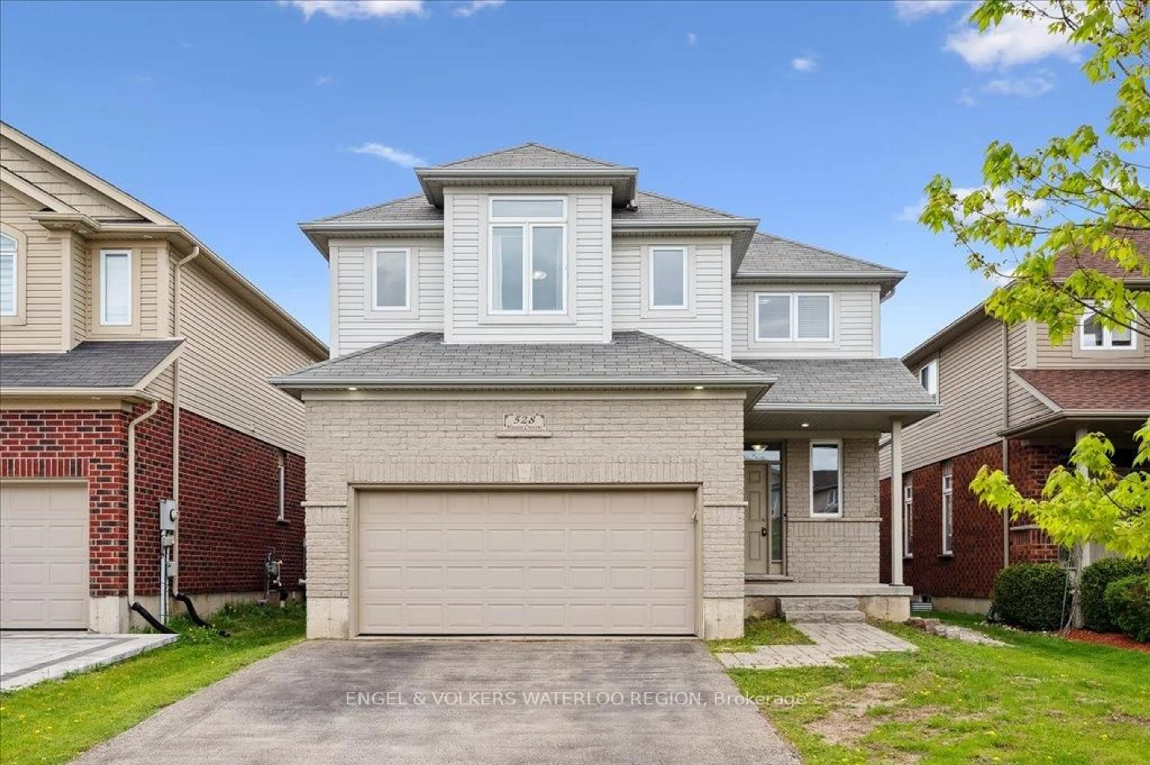 Home with brick exterior material, street for 528 Wasaga Cres, Waterloo Ontario N2V 2Y8