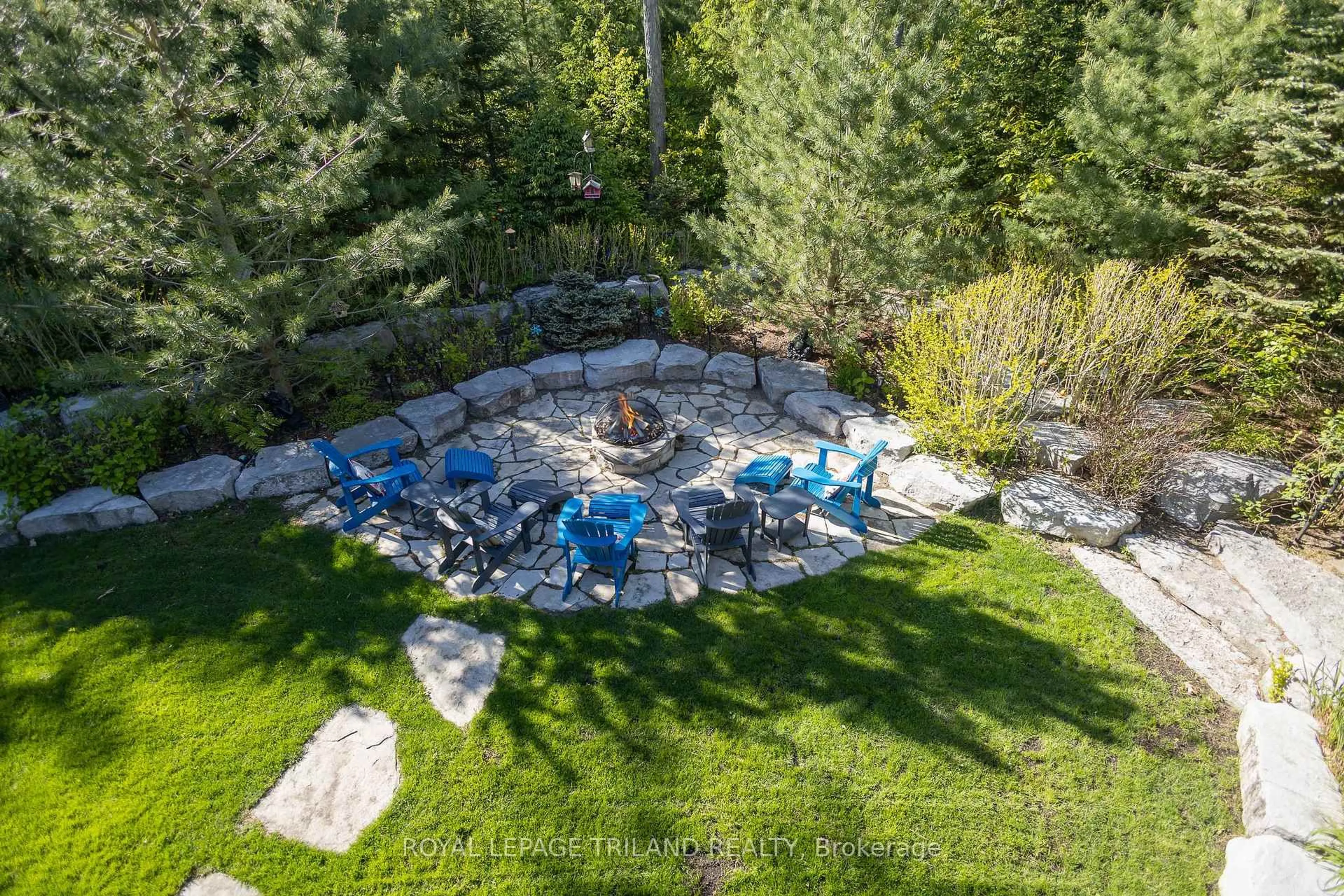 A pic from outside/outdoor area/front of a property/back of a property/a pic from drone, water/lake/river/ocean view for 10445 Pinetree Dr, Lambton Shores Ontario N0M 1T0