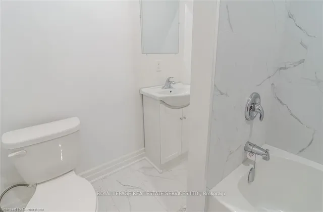Additional image 13 of 115 Spadina Ave