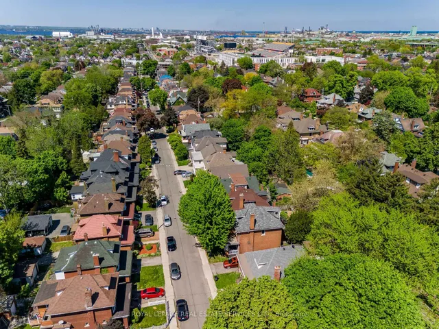 Additional image 39 of 115 Spadina Ave