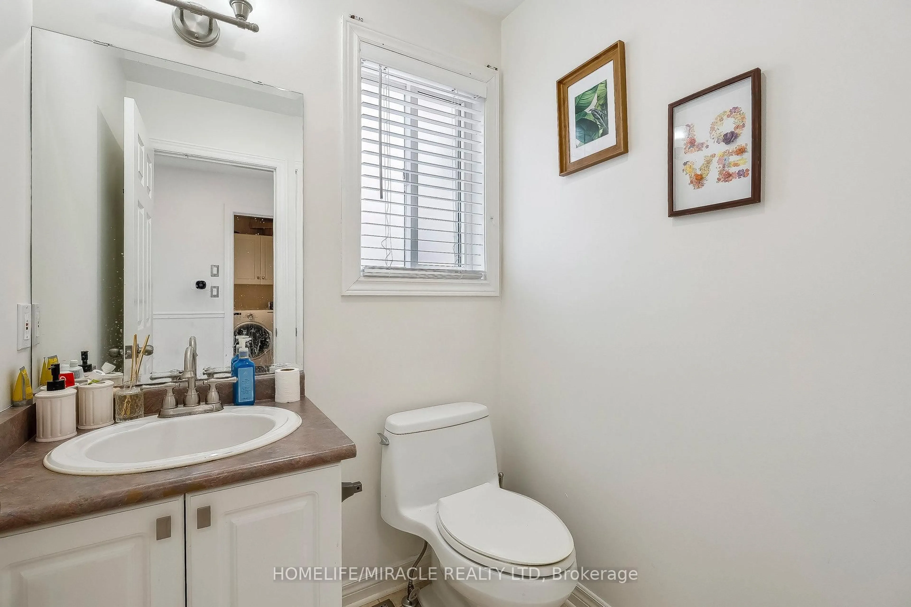 Standard bathroom, ceramic/tile floor for 50 Raspberry Tr, Thorold Ontario L2V 5E3