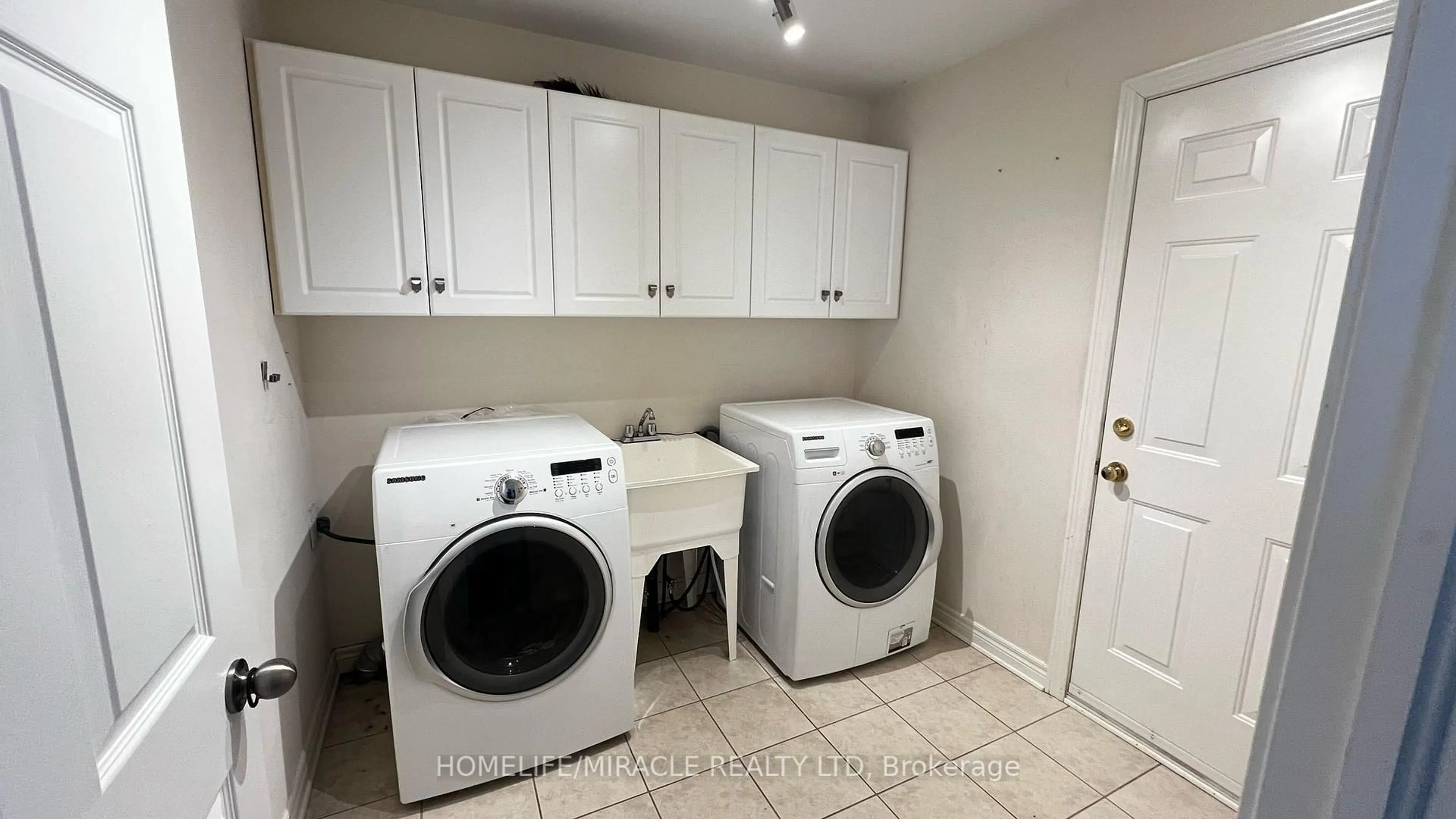Laundry room for 50 Raspberry Tr, Thorold Ontario L2V 5E3