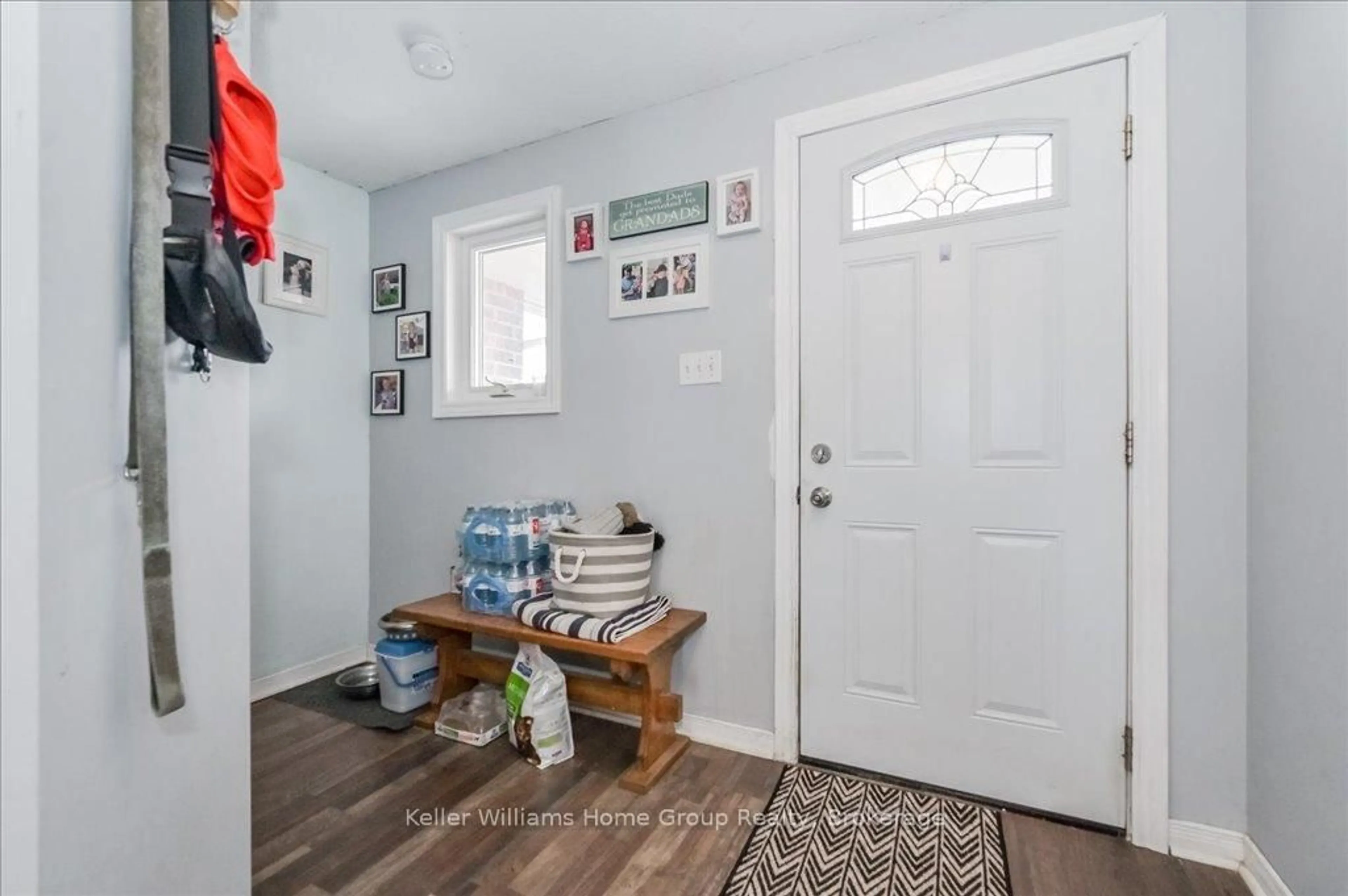 Indoor entryway for 506 Flannery Dr, Centre Wellington Ontario N1M 3P2