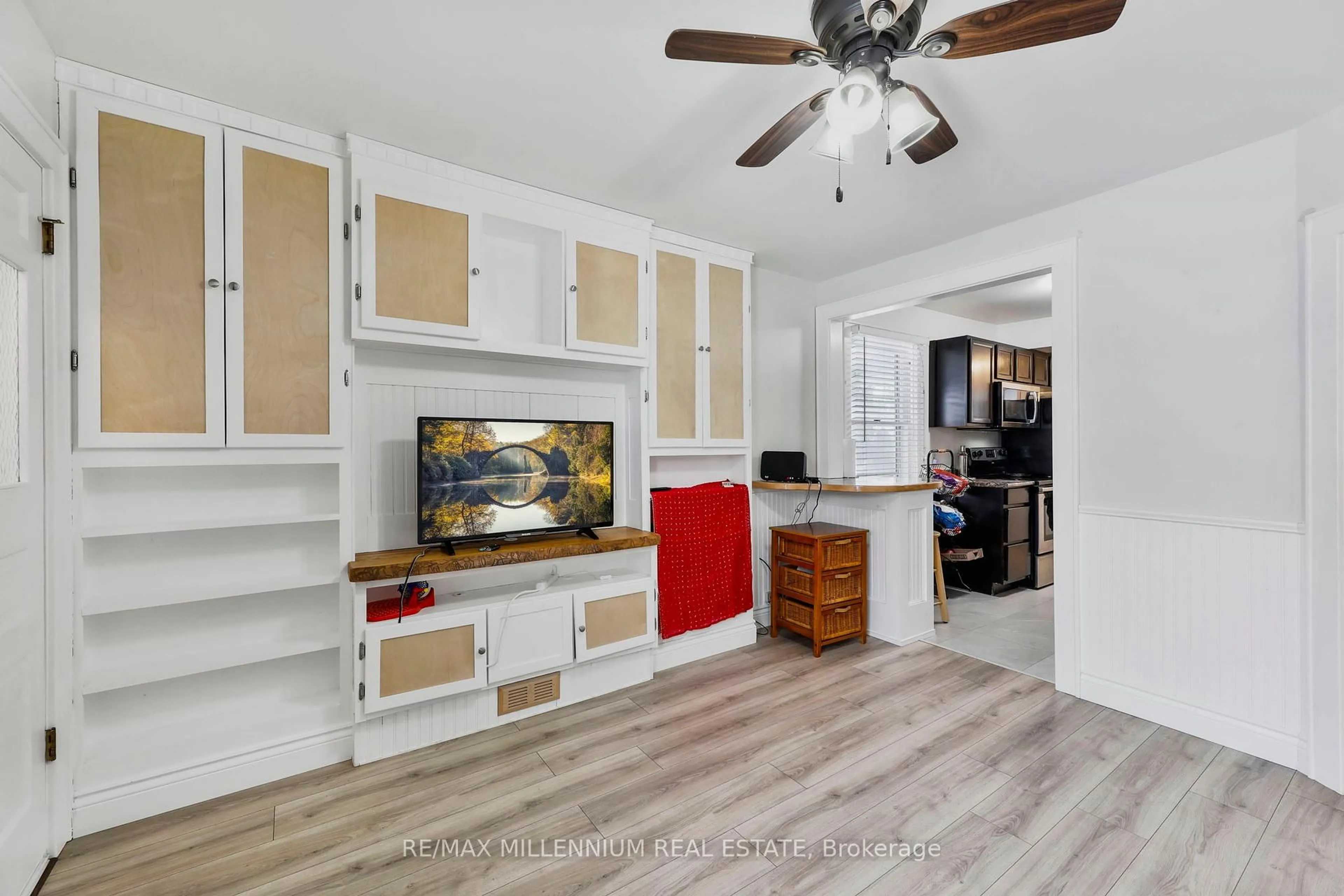 Open concept kitchen, wood/laminate floor for 7 Beverly St, London South Ontario N6C 4R9
