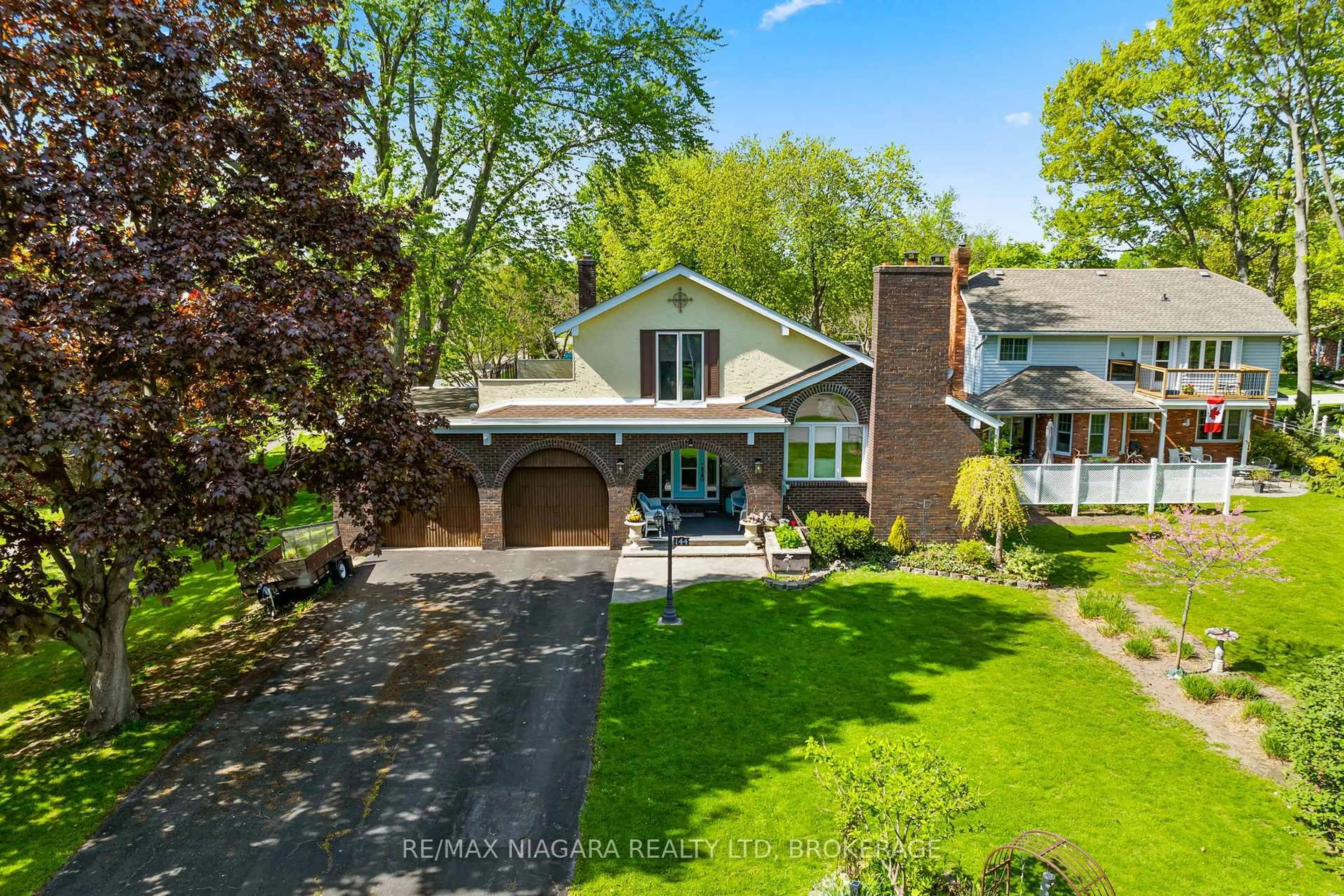 A pic from outside/outdoor area/front of a property/back of a property/a pic from drone, street for 144 Tennessee Ave, Port Colborne Ontario L3K 2R9