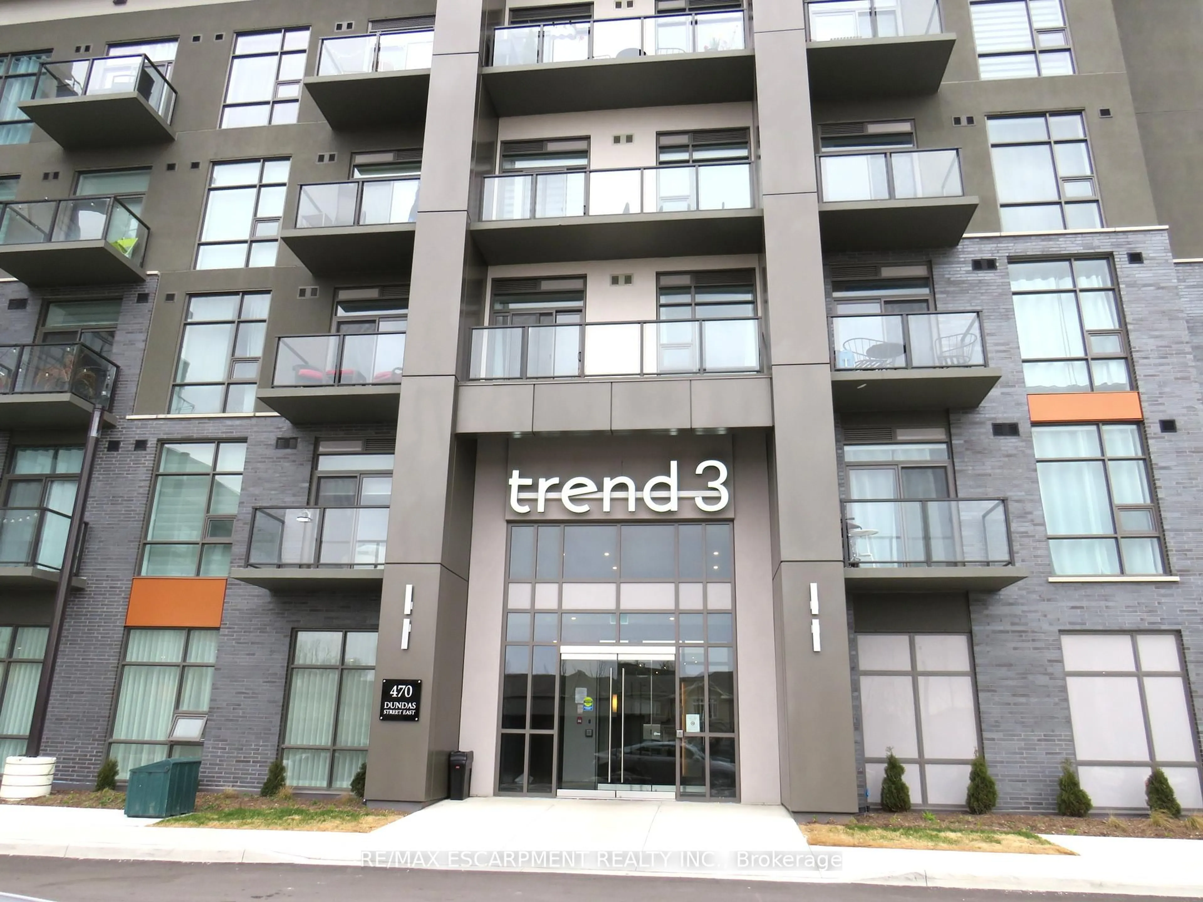 Indoor foyer for 470 Dundas St #305, Hamilton Ontario L8B 2A6