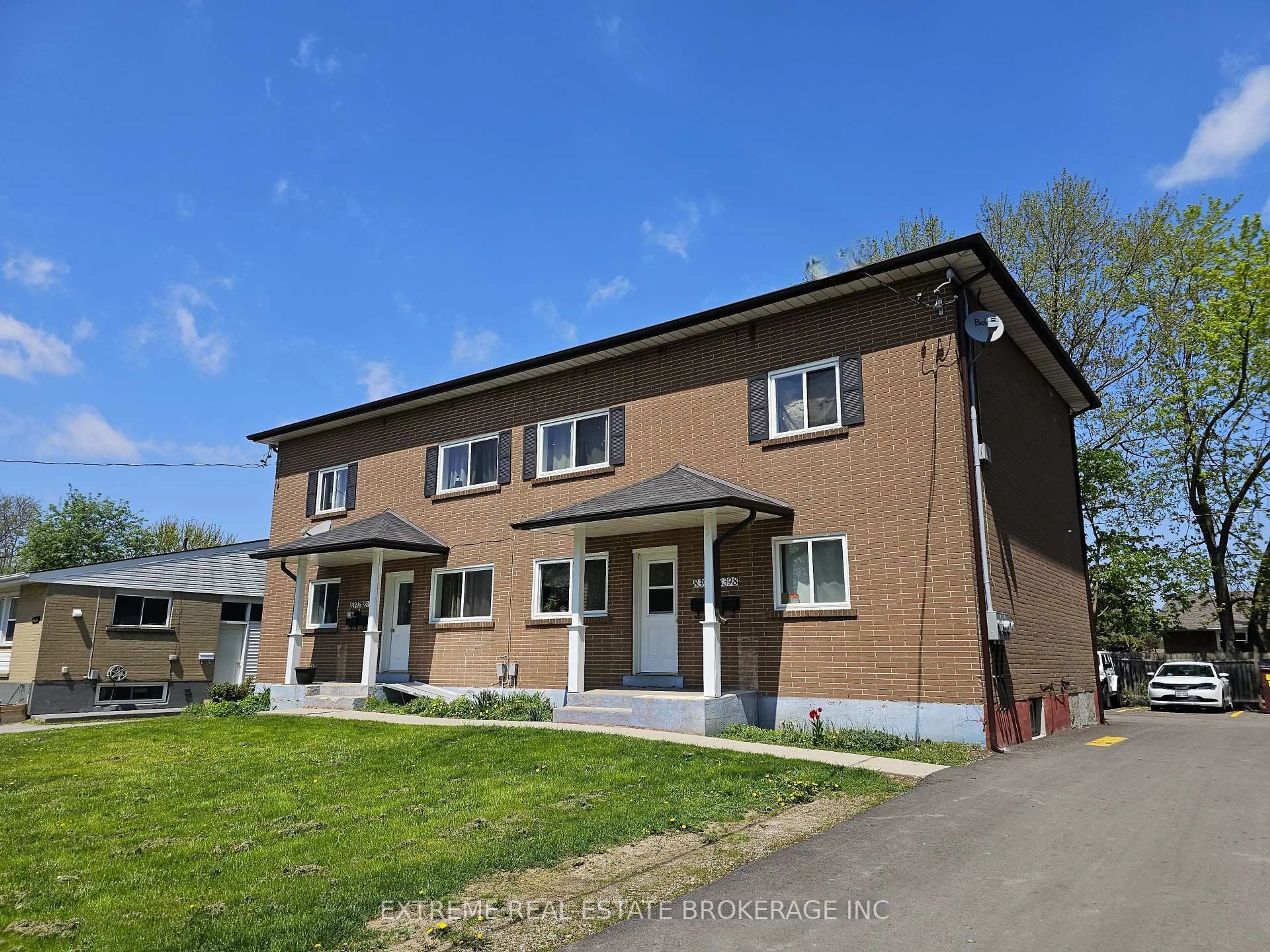 A pic from outside/outdoor area/front of a property/back of a property/a pic from drone, building for 8392 Willoughby Dr, Niagara Falls Ontario L2G 6X5