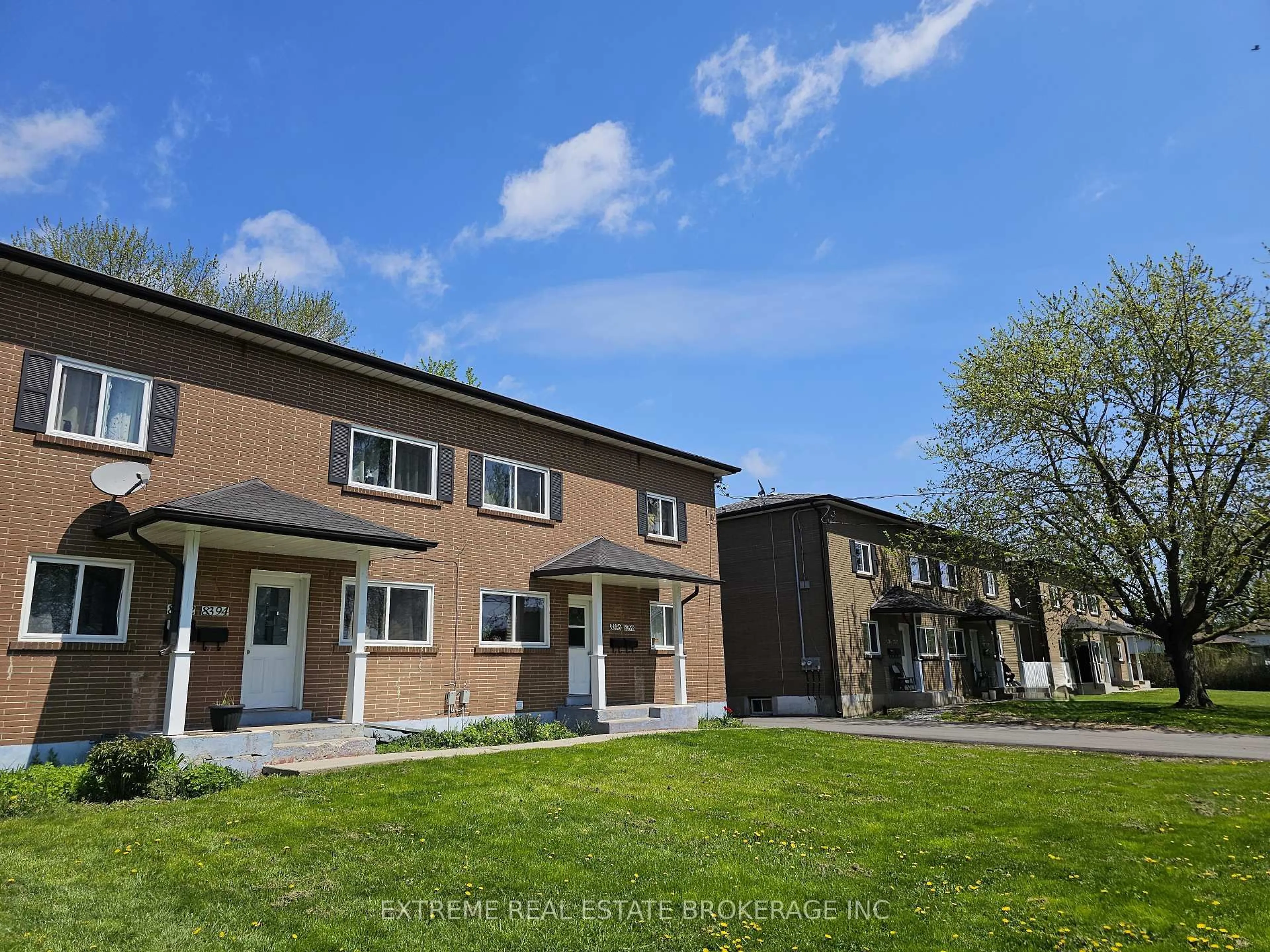 A pic from outside/outdoor area/front of a property/back of a property/a pic from drone, unknown for 8392 Willoughby Dr, Niagara Falls Ontario L2G 6X5