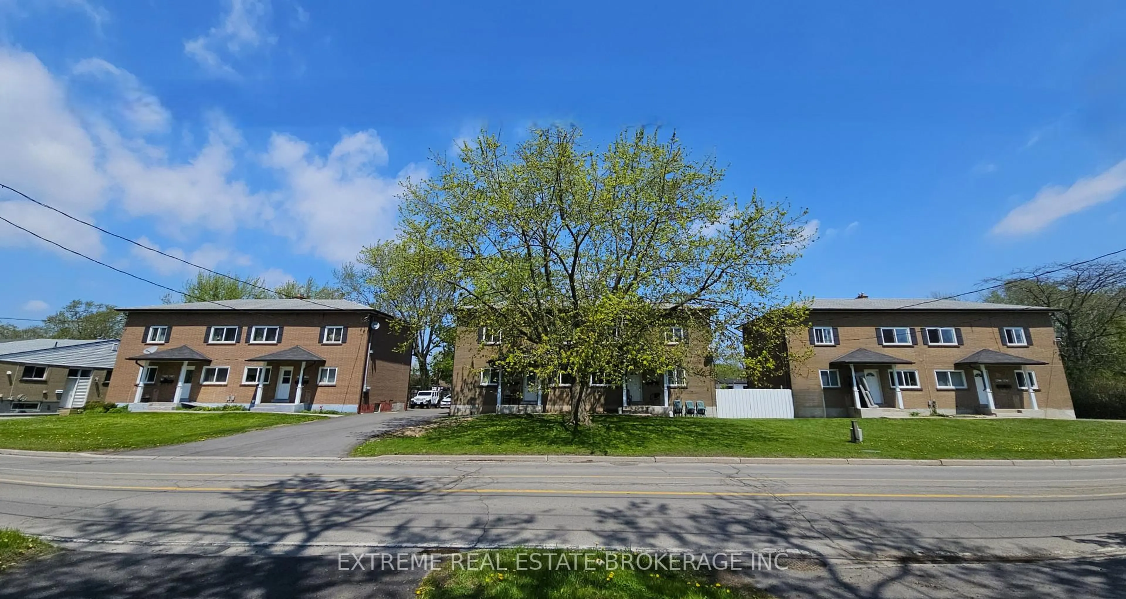 A pic from outside/outdoor area/front of a property/back of a property/a pic from drone, street for 8392 Willoughby Dr, Niagara Falls Ontario L2G 6X5