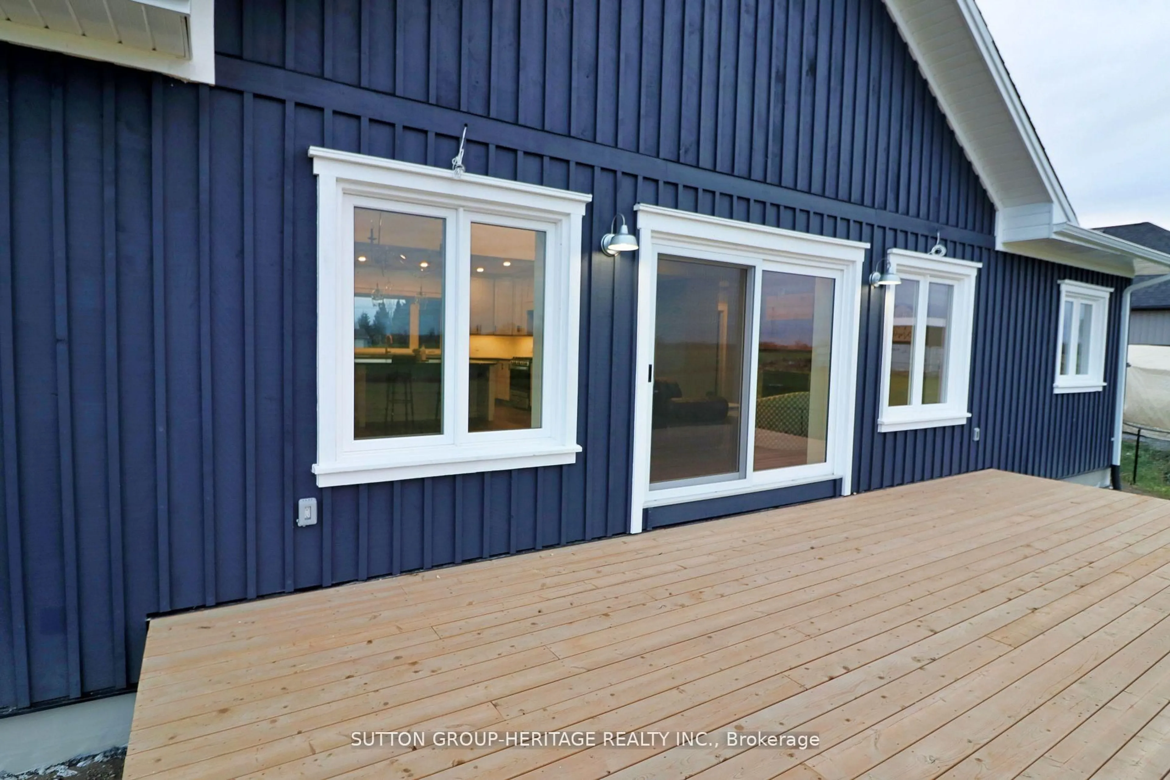 Home with vinyl exterior material, building for 295 Glenarm Rd, Kawartha Lakes Ontario K0M 2T0