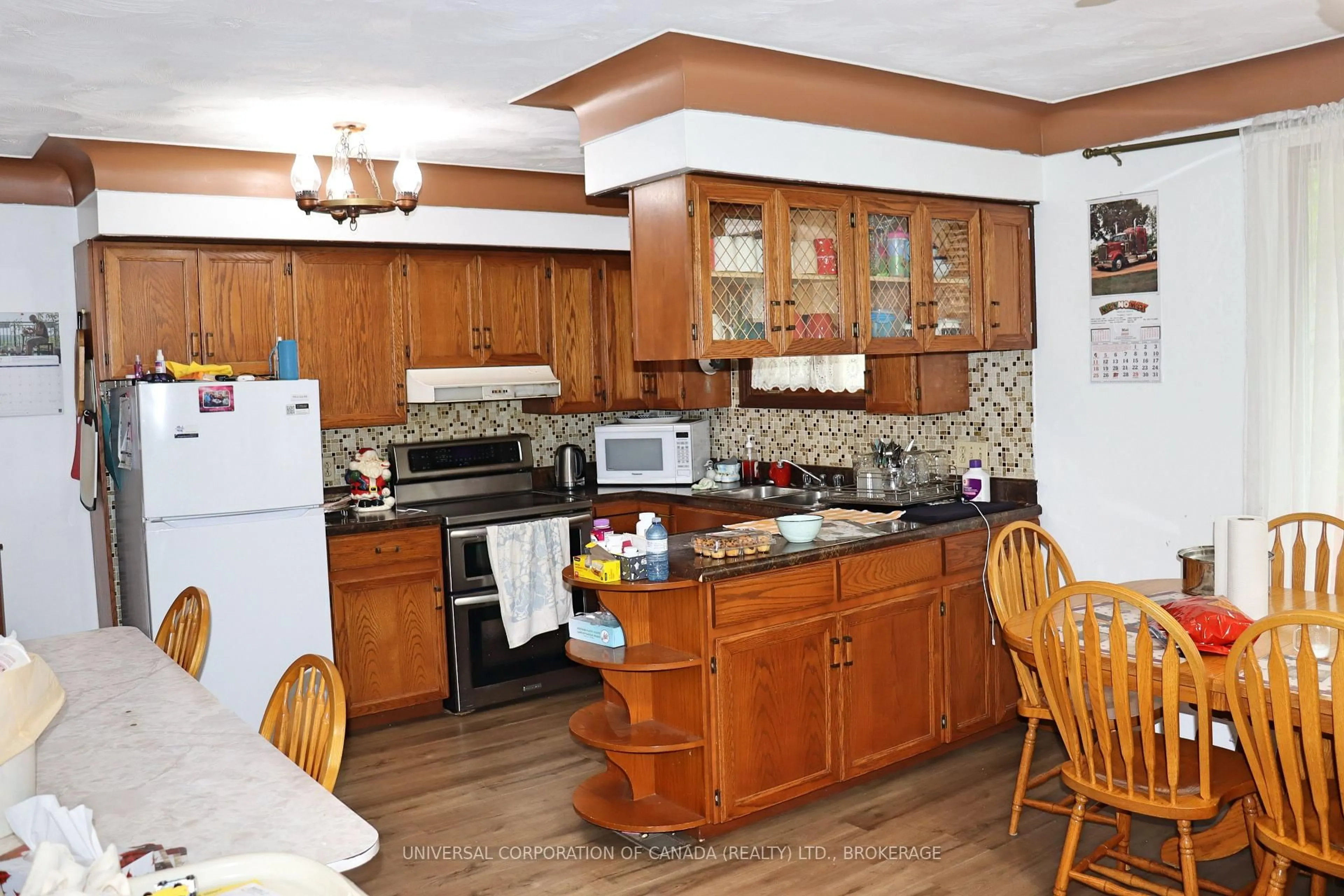 Standard kitchen, unknown for 124 Sydenham St, Aylmer Ontario N5H 1M7