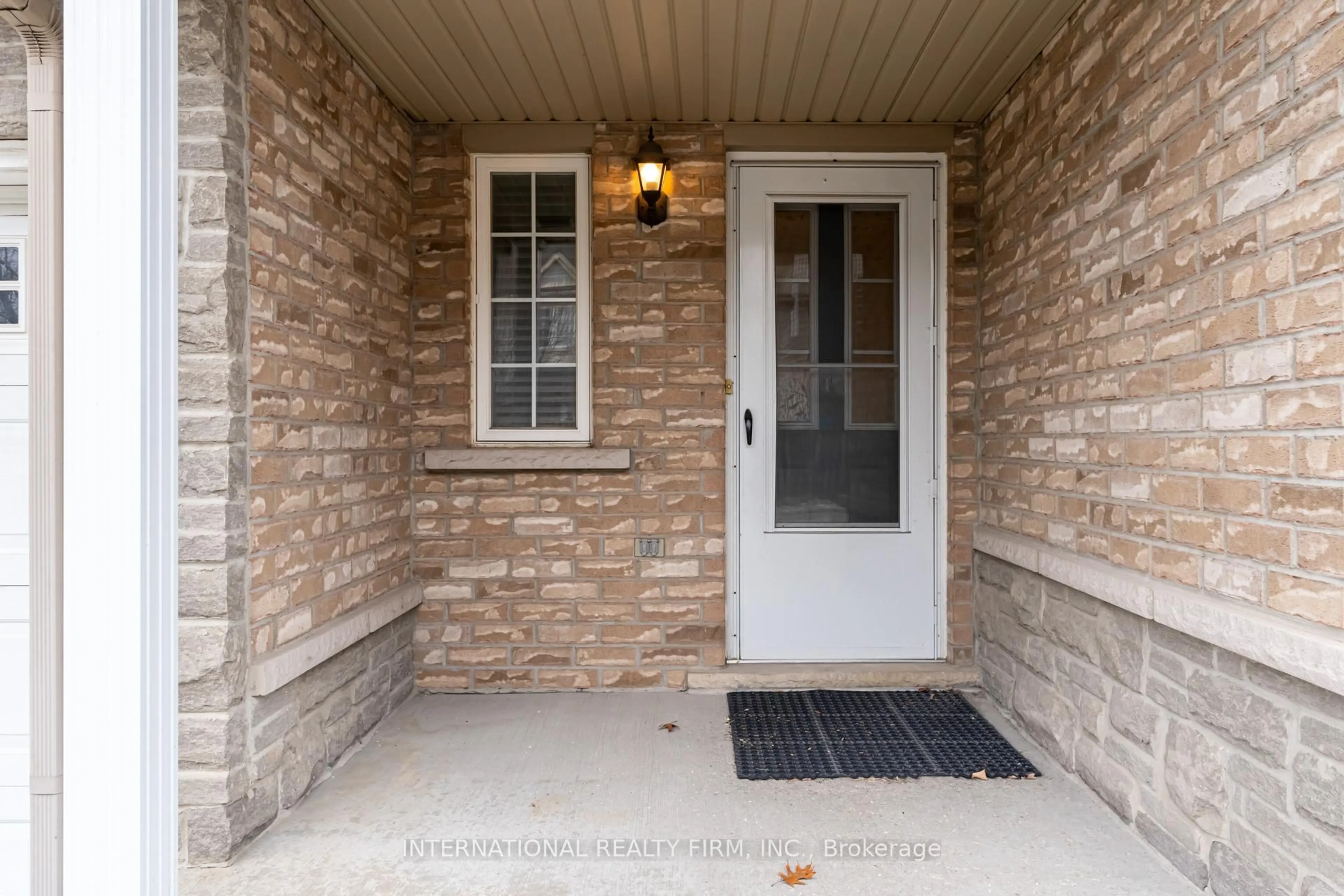 Indoor entryway for 7 Southside Pl #47, Hamilton Ontario L9C 7W6