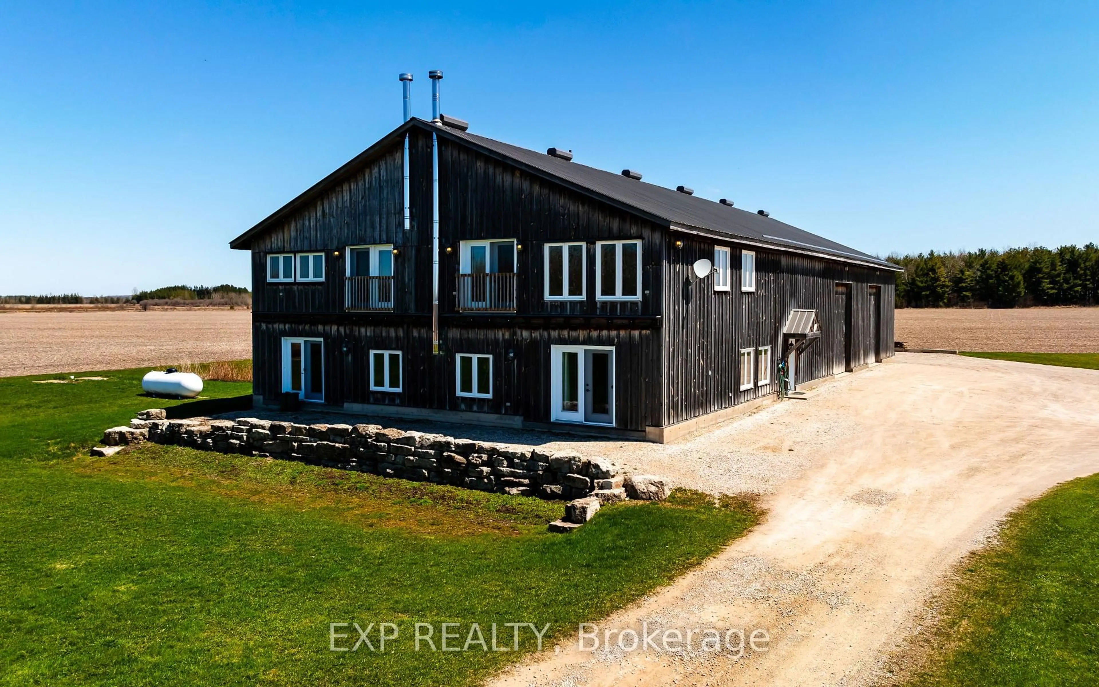 A pic from outside/outdoor area/front of a property/back of a property/a pic from drone, building for 295089 8th Line, Amaranth Ontario L9W 0K1