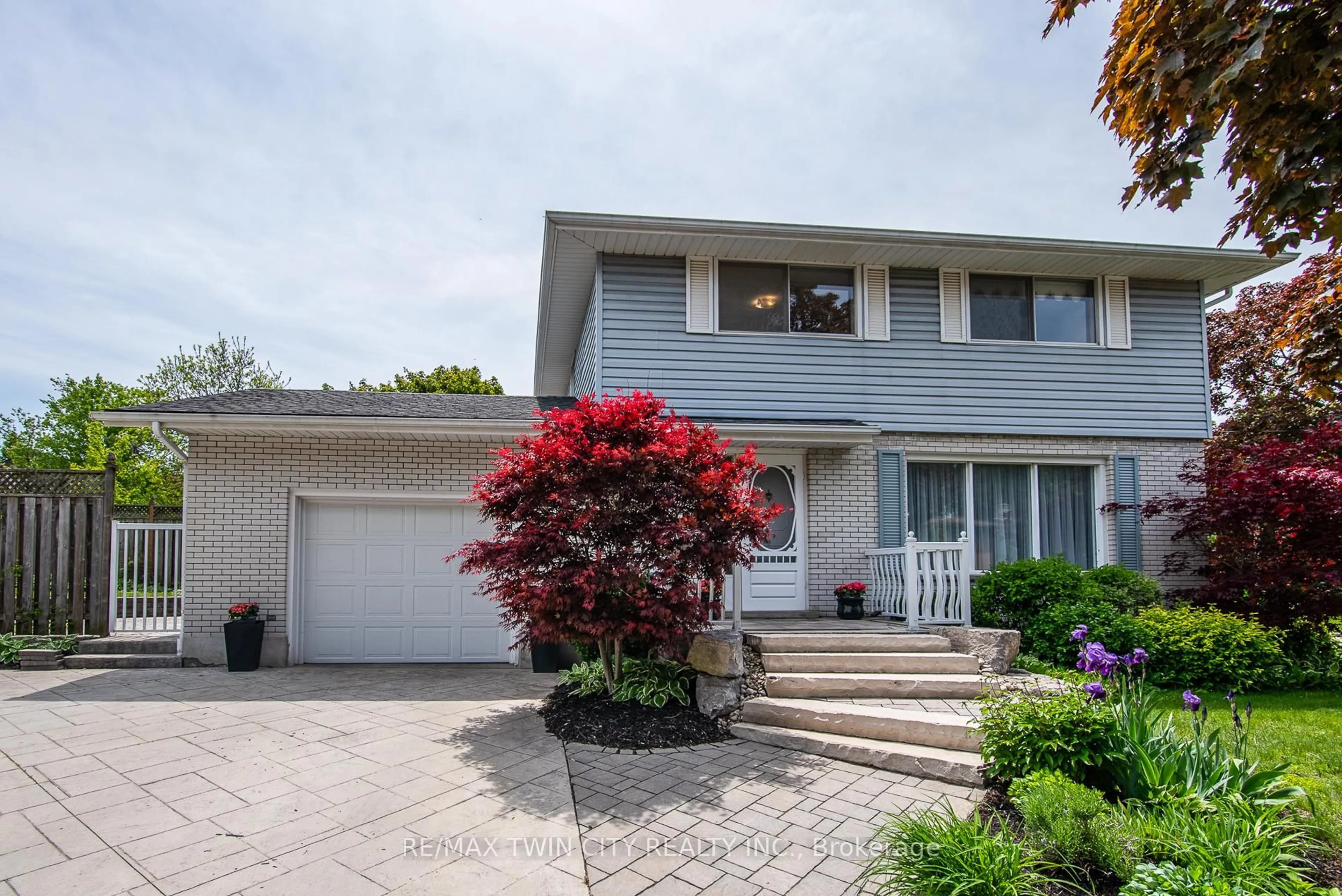 Home with vinyl exterior material, street for 31 Carwood Cres, Kitchener Ontario N2G 3C6