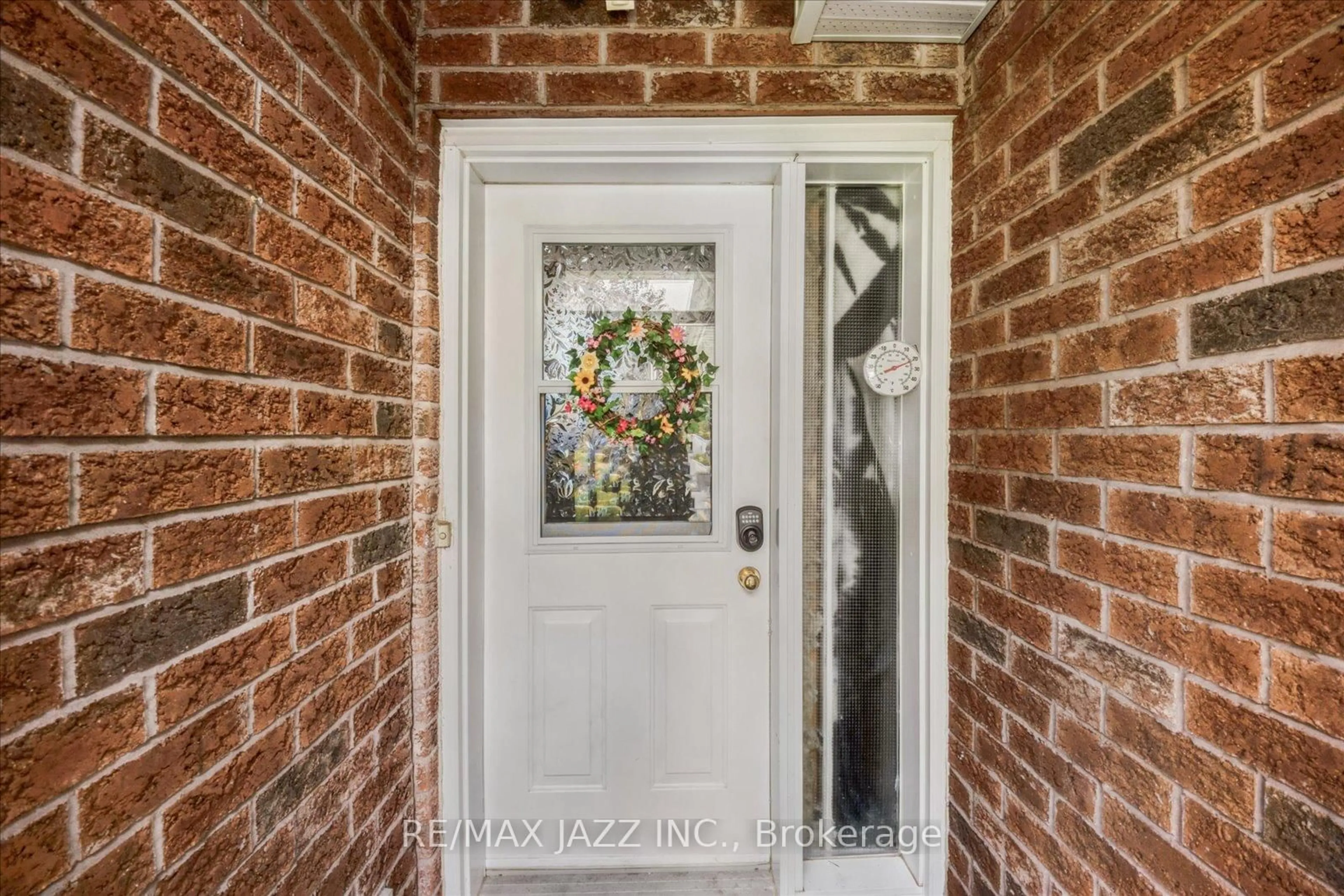 Indoor entryway for 39 McGibbon Blvd, Kawartha Lakes Ontario K9V 6G4
