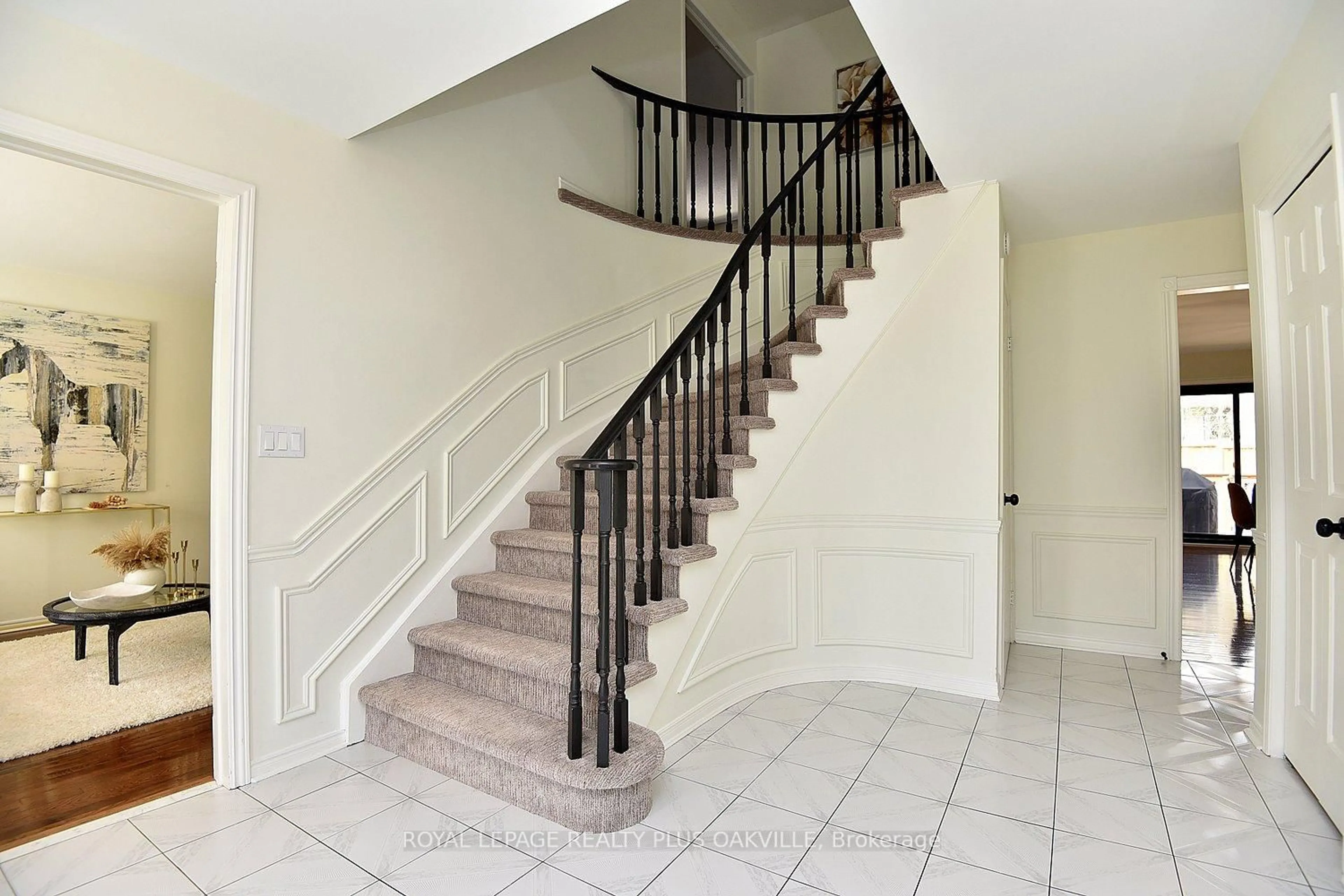 Stairs for 81 Jerome Park Dr, Hamilton Ontario L9H 6R8