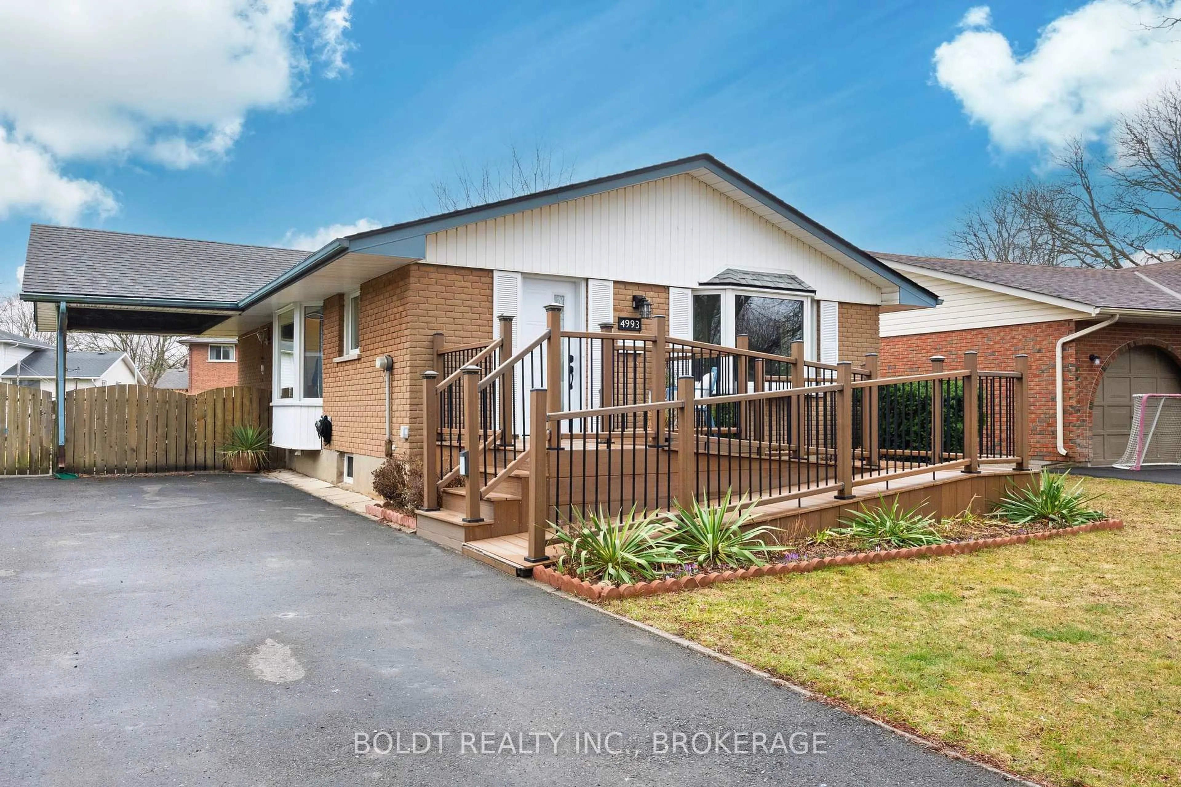 Home with brick exterior material, street for 4993 Heather Ave, Niagara Falls Ontario L2E 5J3