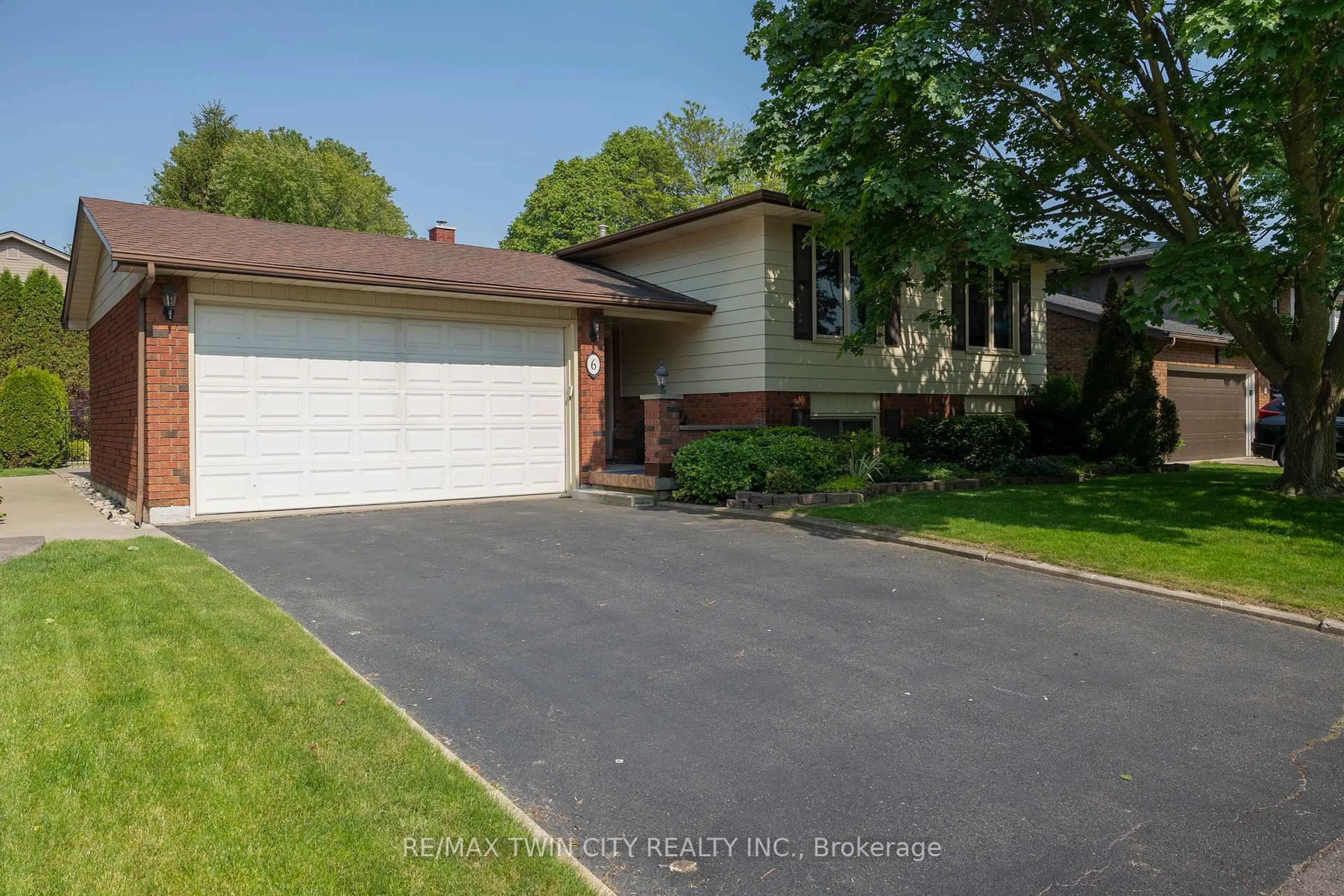 Unknown for 6 PIONEER Pl, Brantford Ontario N3R 7G7