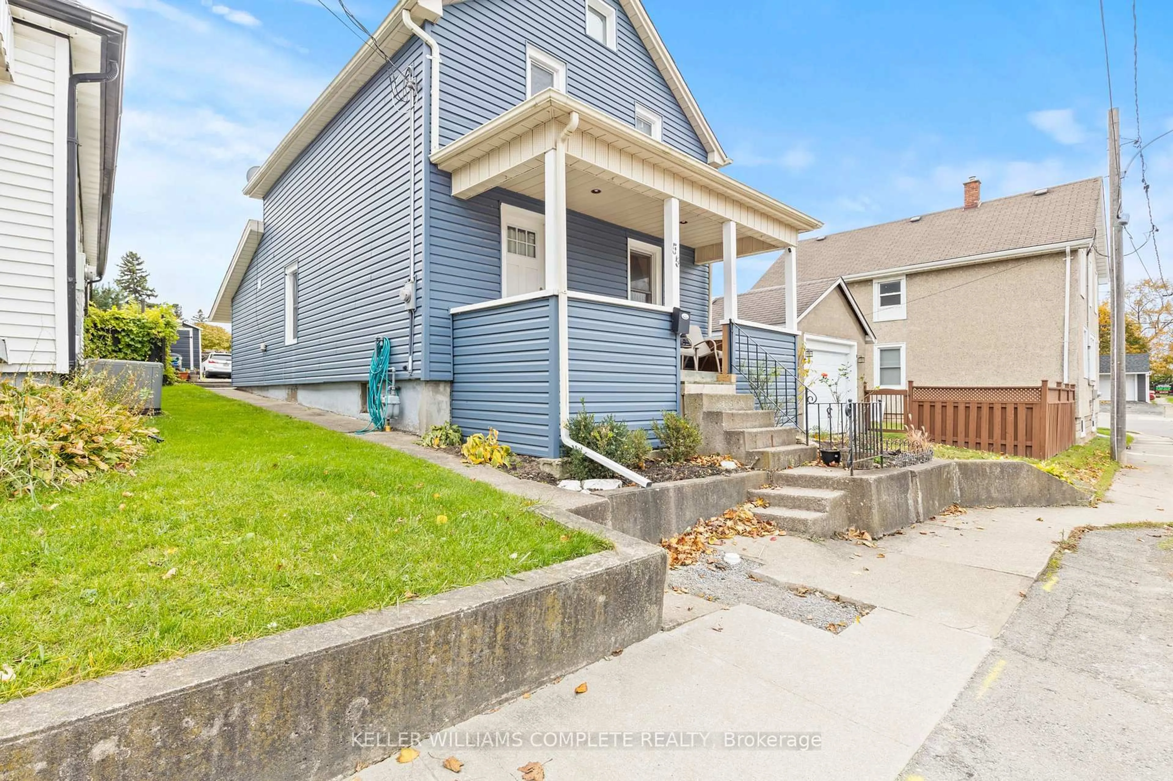 Home with vinyl exterior material, street for 55 Albert St, Thorold Ontario L2V 2G6