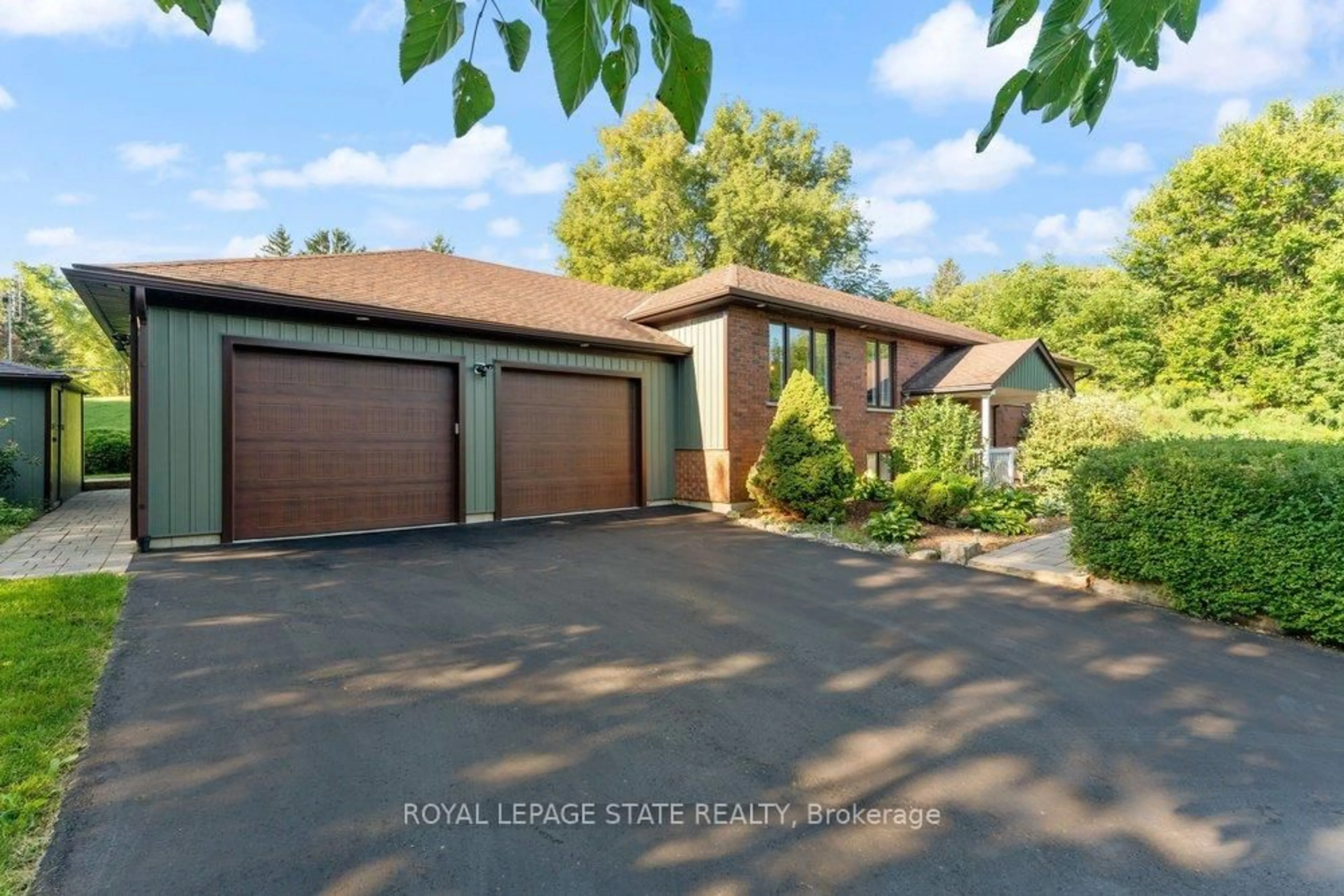 A pic from outside/outdoor area/front of a property/back of a property/a pic from drone, street for 1909 Old Governors Rd, Hamilton Ontario L0R 1J0