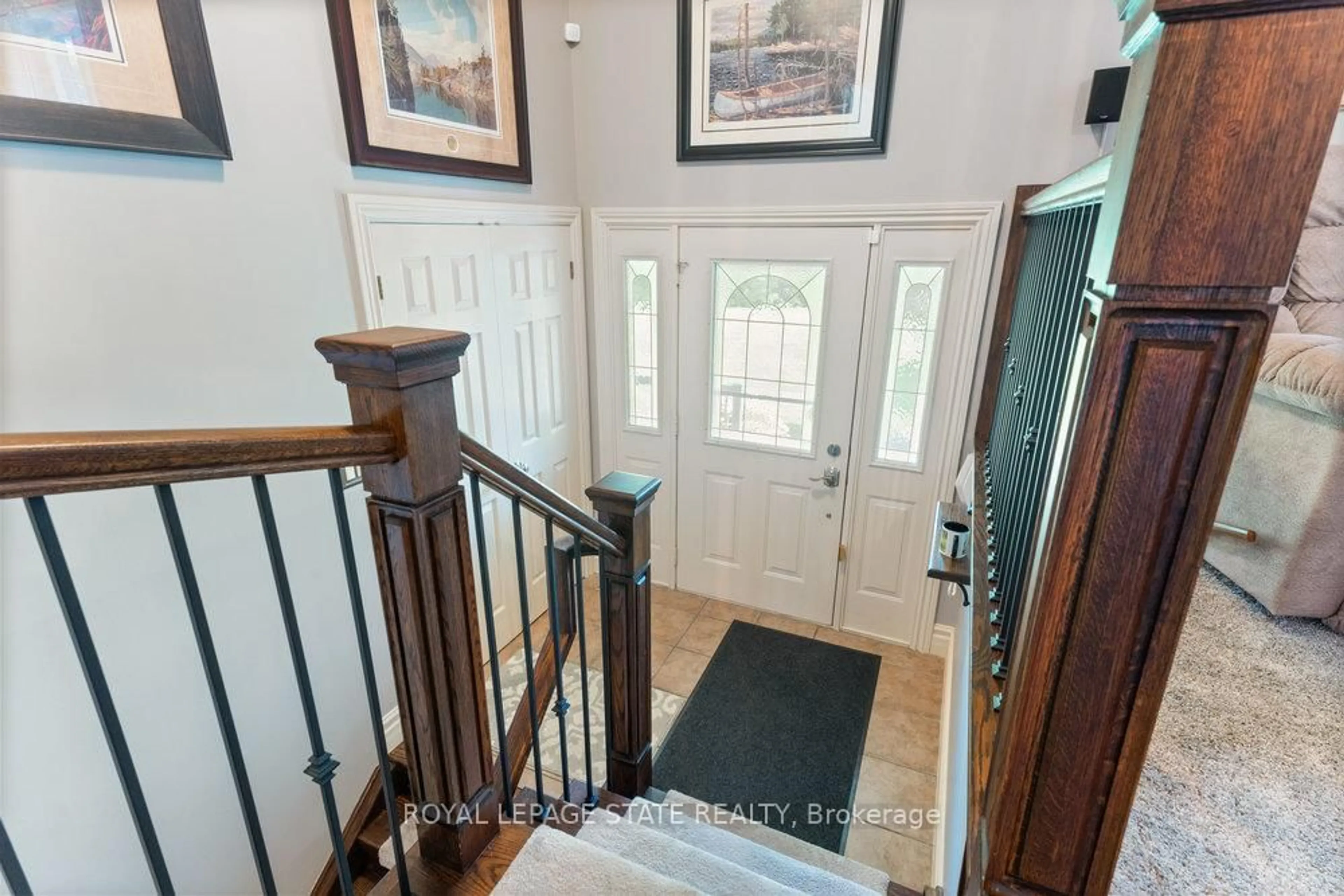 Indoor entryway for 1909 Old Governors Rd, Hamilton Ontario L0R 1J0