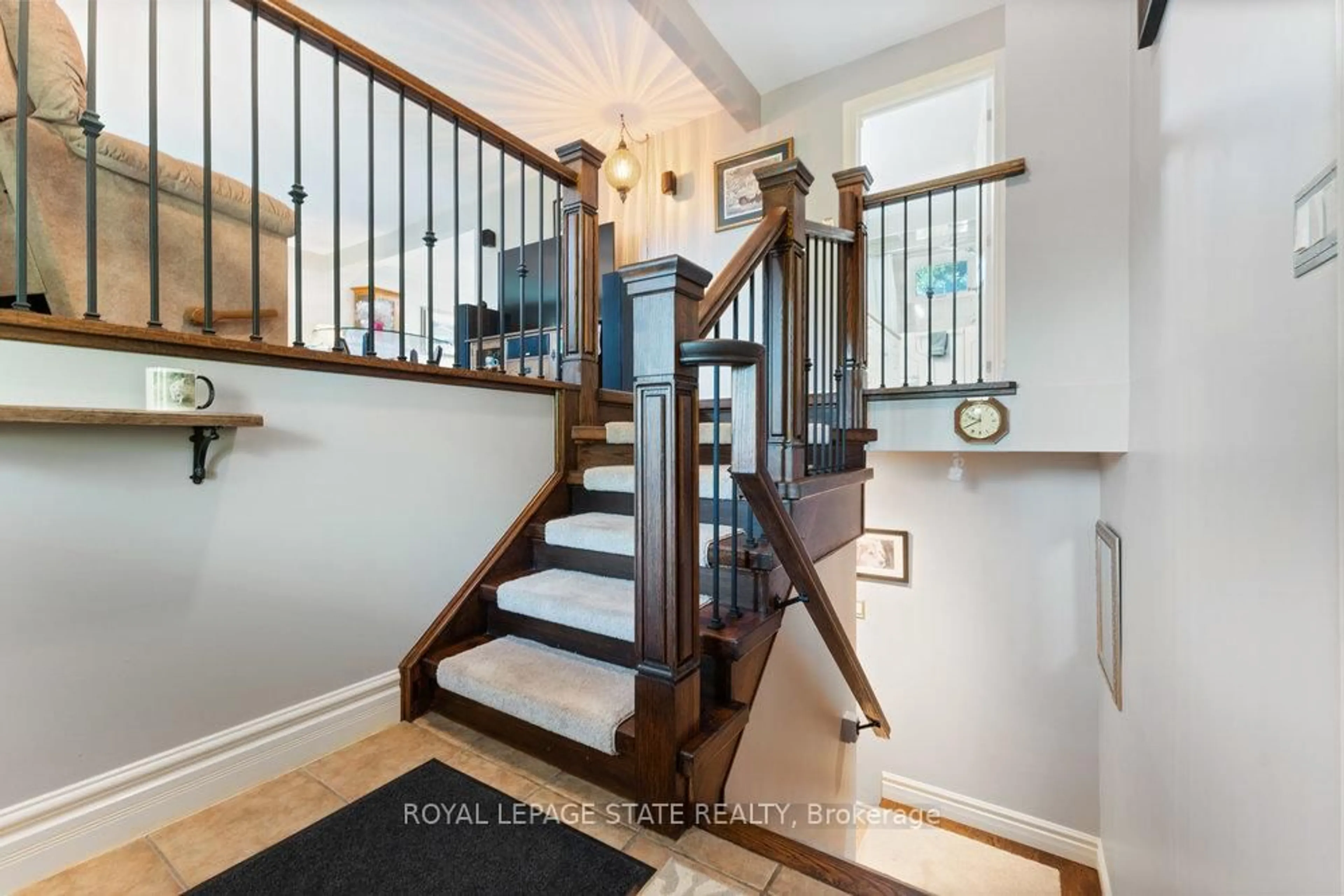 Stairs for 1909 Old Governors Rd, Hamilton Ontario L0R 1J0