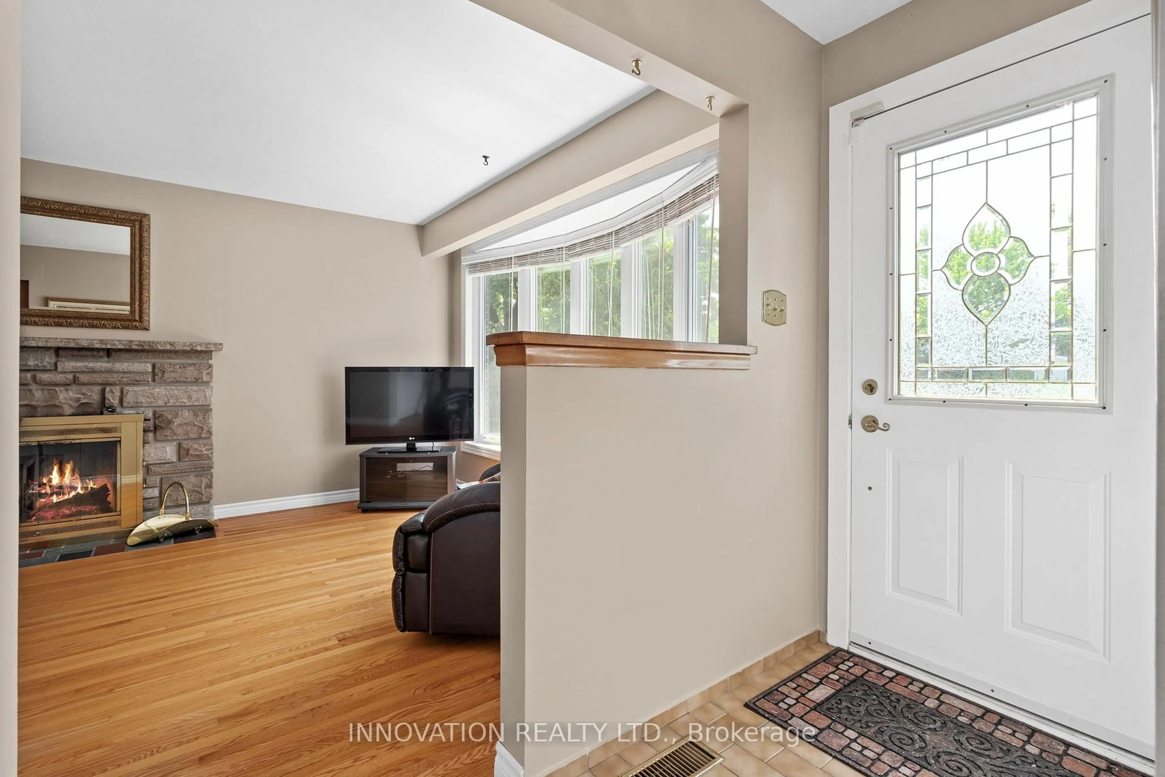 Indoor entryway for 40 Hadley Circ, Nepean Ontario K2H 6N9