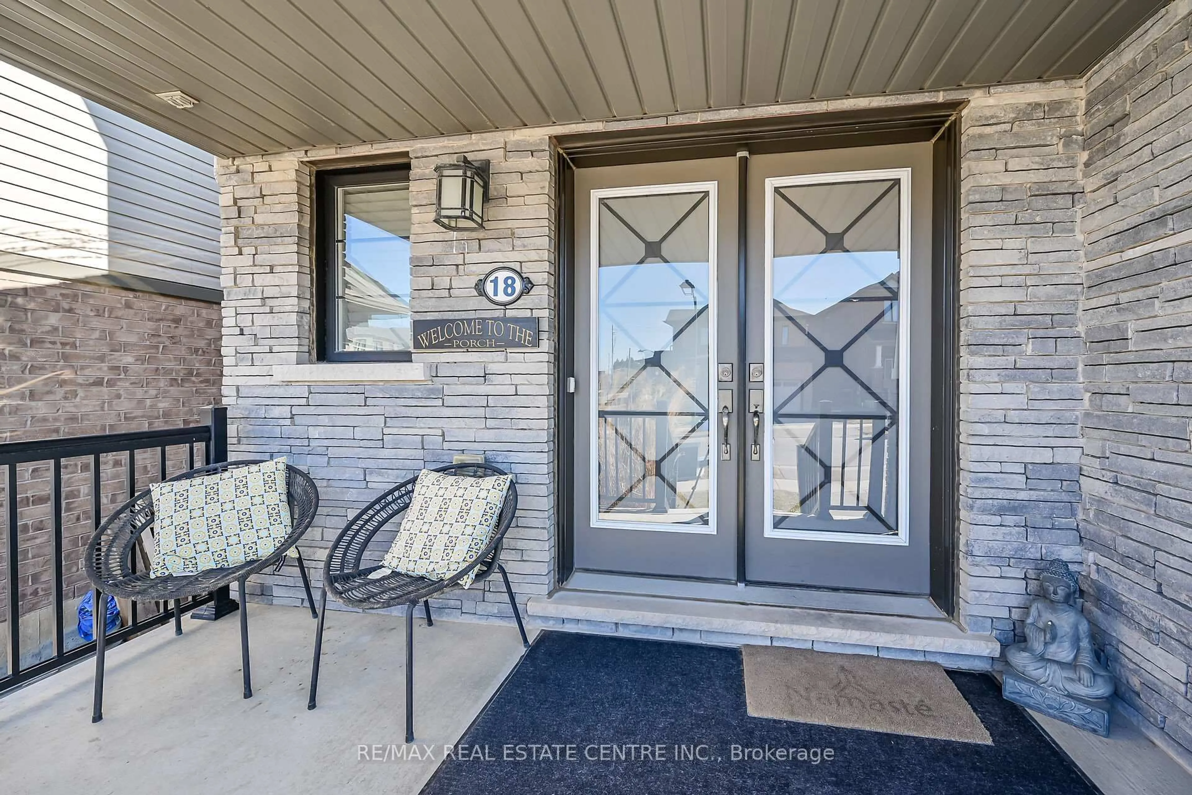 Indoor entryway for 18 Scarletwood St, Hamilton Ontario L8J 0K8