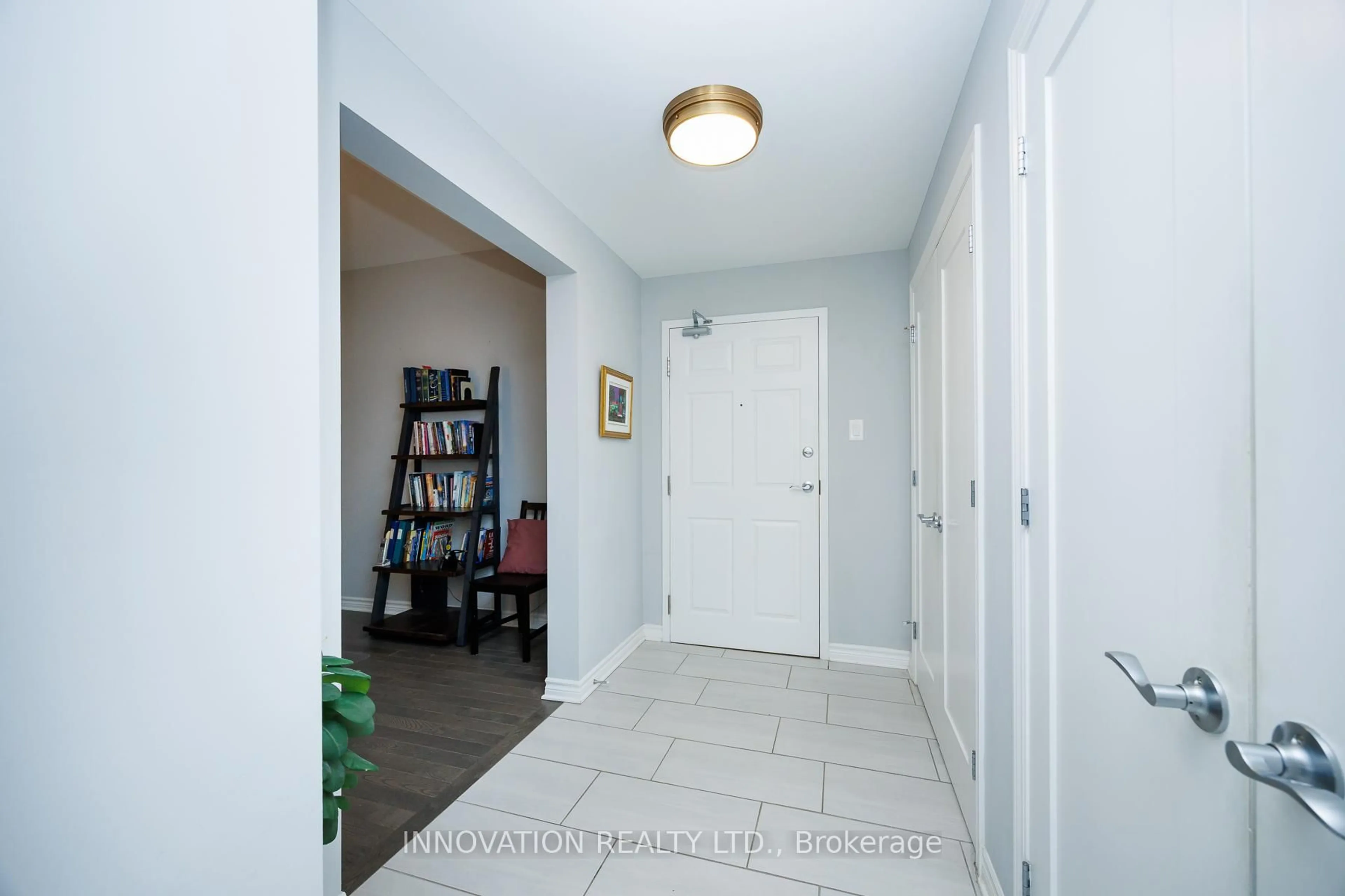 Indoor entryway for 320 Jatoba #103, Ottawa Ontario K2V 0E7