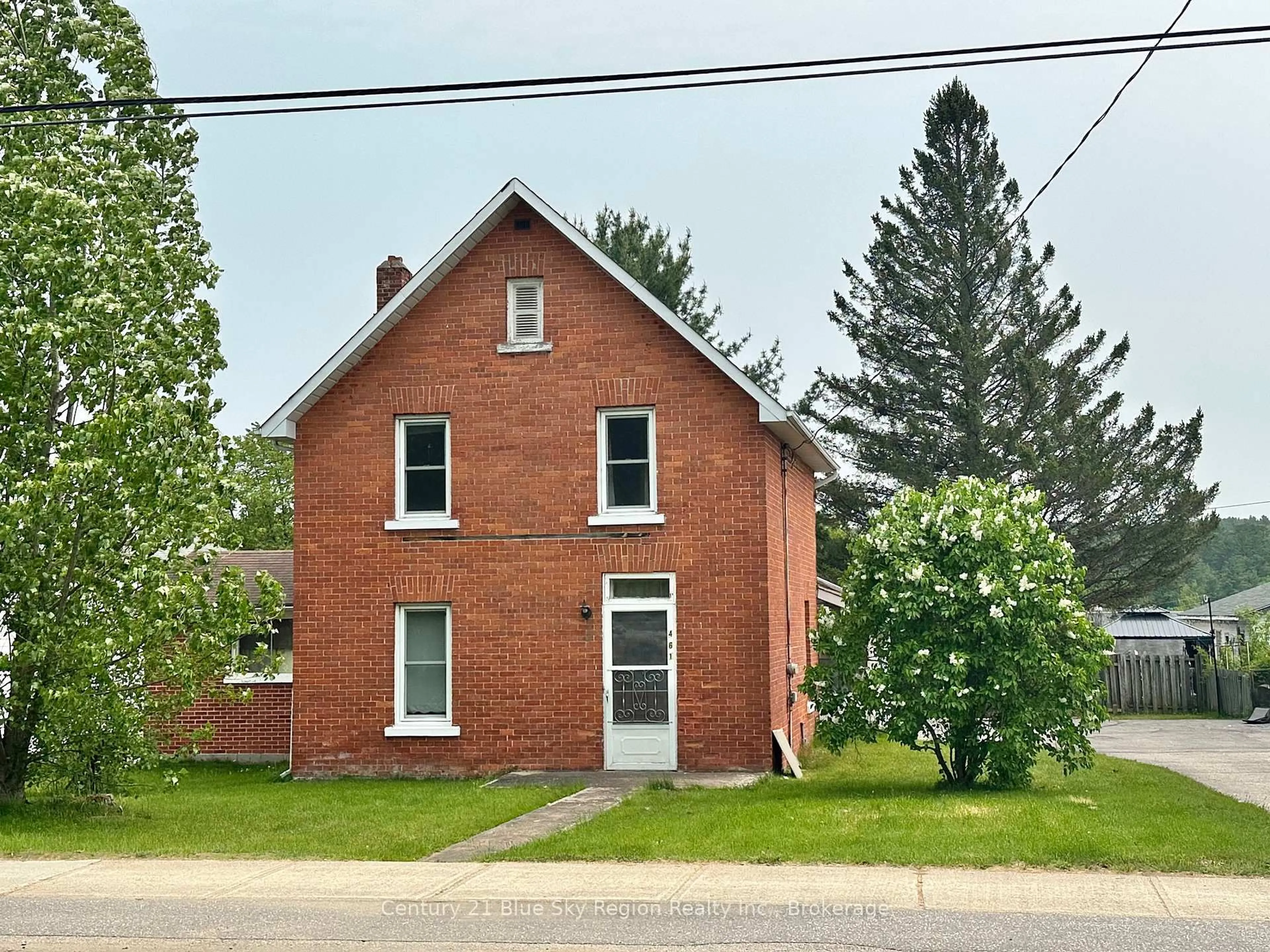 Home with brick exterior material, building for 461 Brydges St, Mattawa Ontario P0H 1V0
