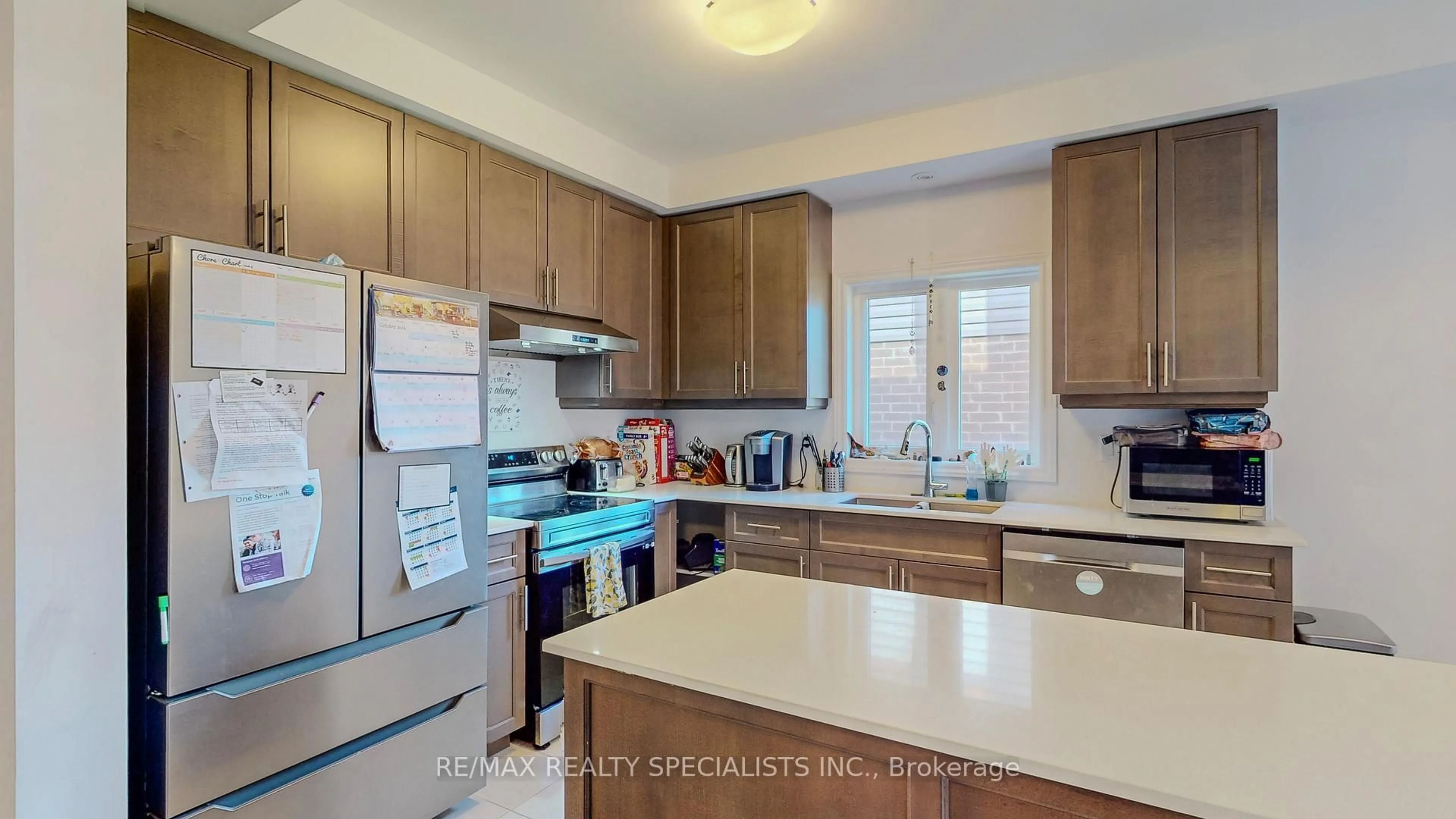 Standard kitchen, unknown for 24 Elkington Lane, Brantford Ontario N3T 0T5