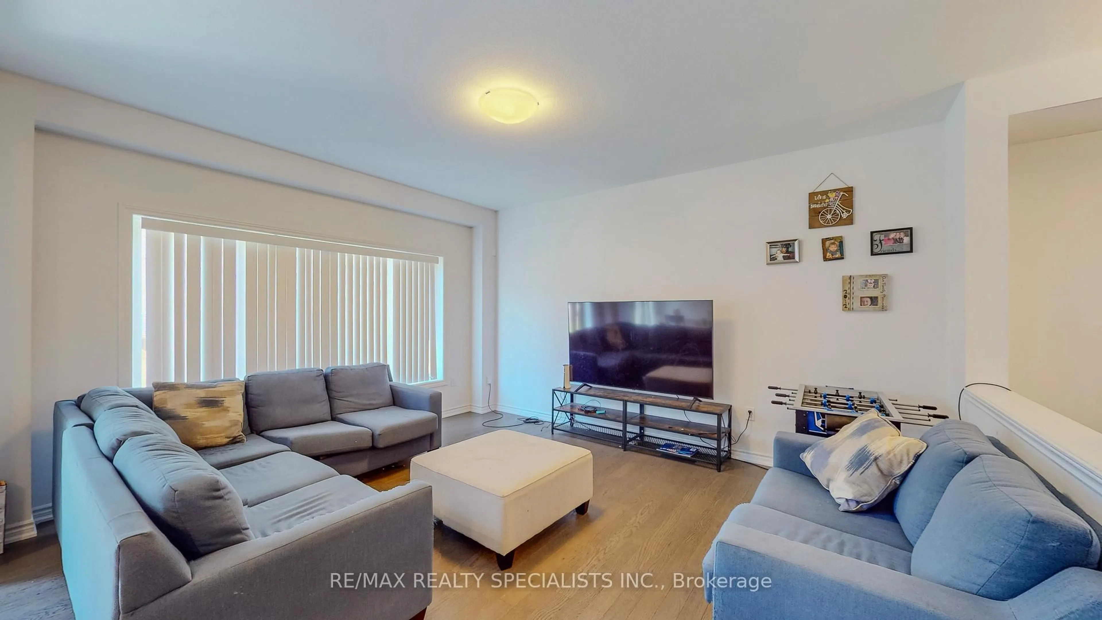 Living room with furniture, unknown for 24 Elkington Lane, Brantford Ontario N3T 0T5