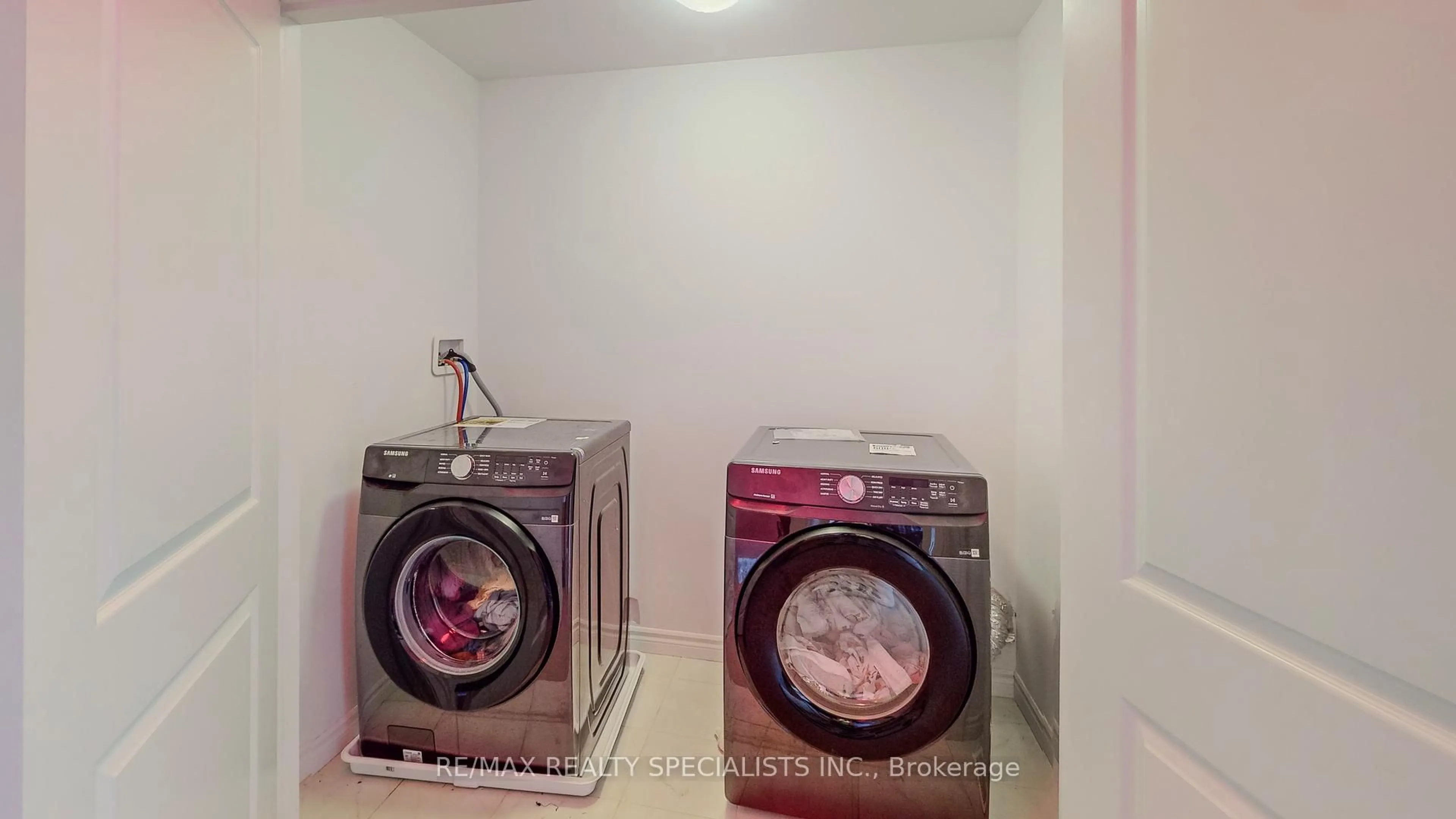 Laundry room for 24 Elkington Lane, Brantford Ontario N3T 0T5