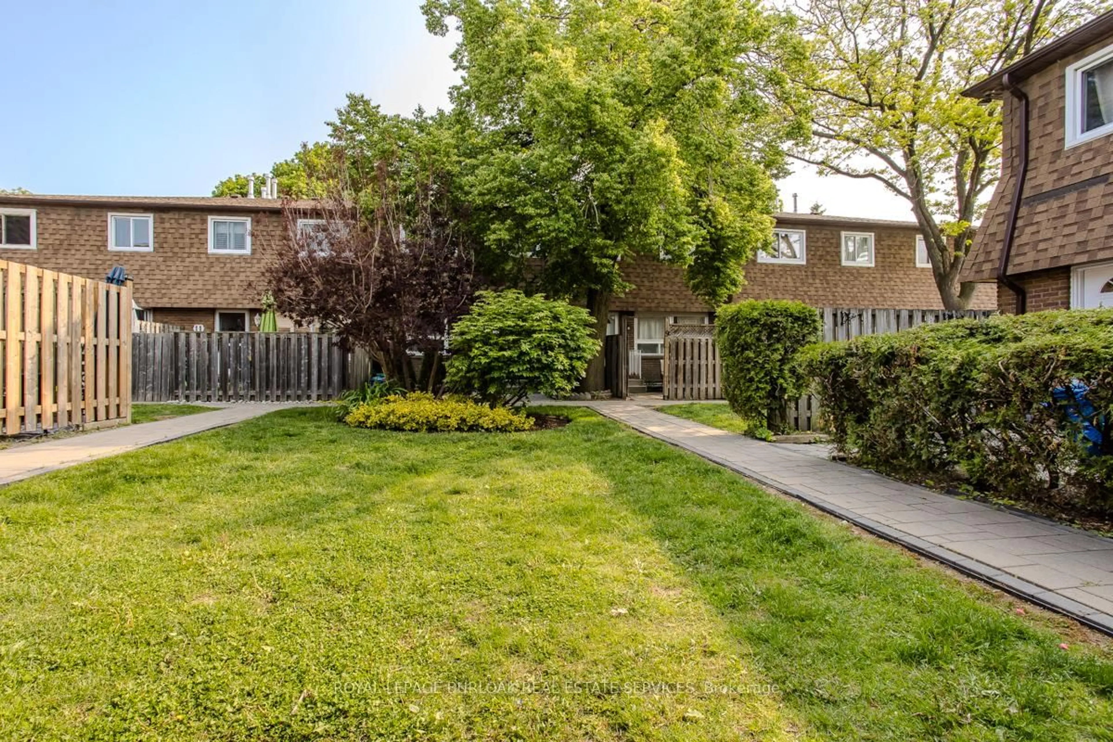 Patio, street for 165 Limeridge Rd #9, Hamilton Ontario L9C 2V4