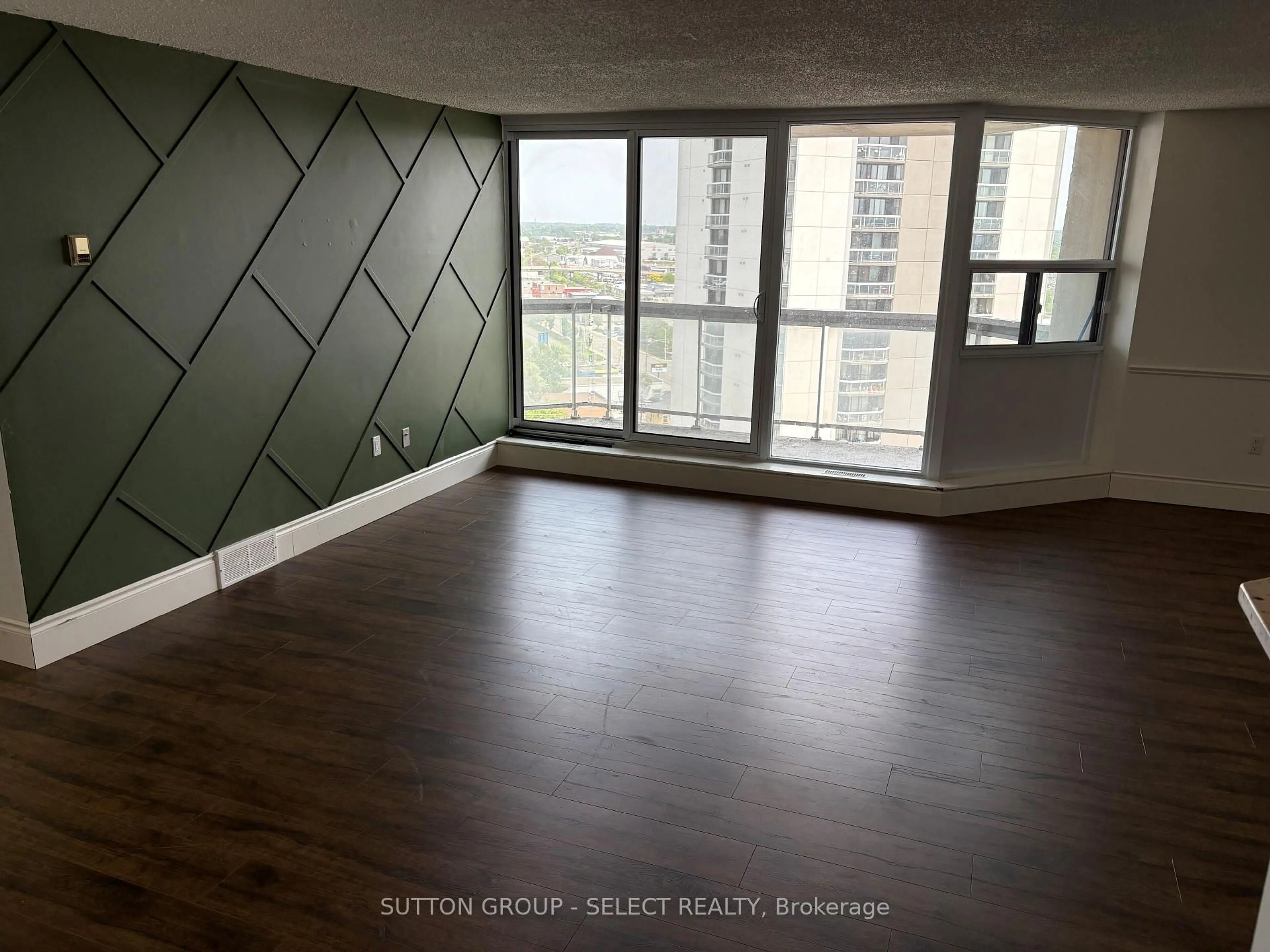 A pic of a room for 363 COLBORNE St #1703, London East Ontario N6B 3N3