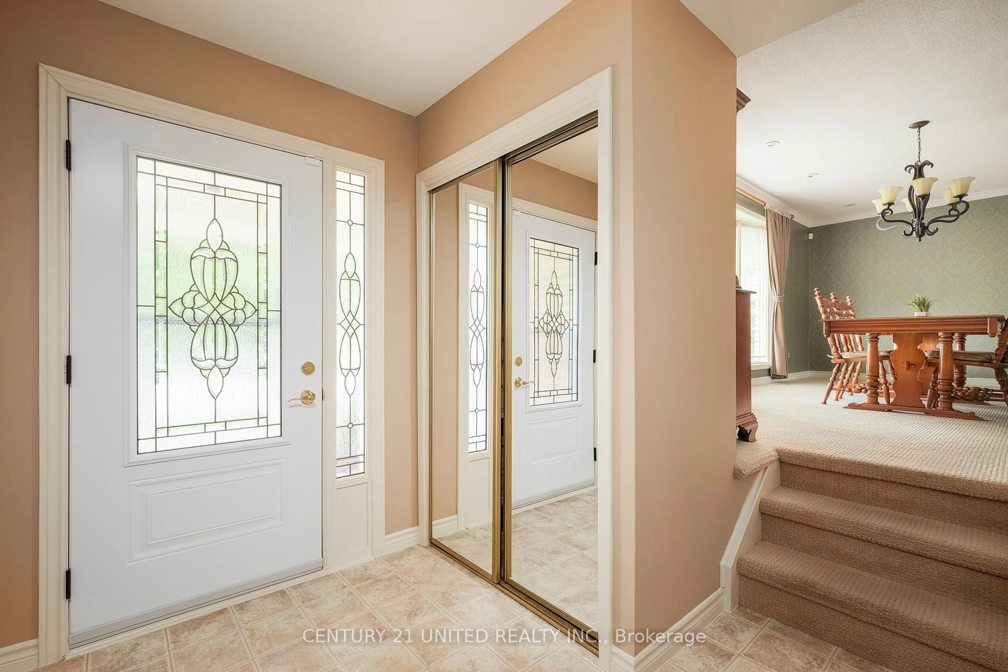 Indoor entryway for 536 Humber Rd, Peterborough South Ontario K9J 1H2