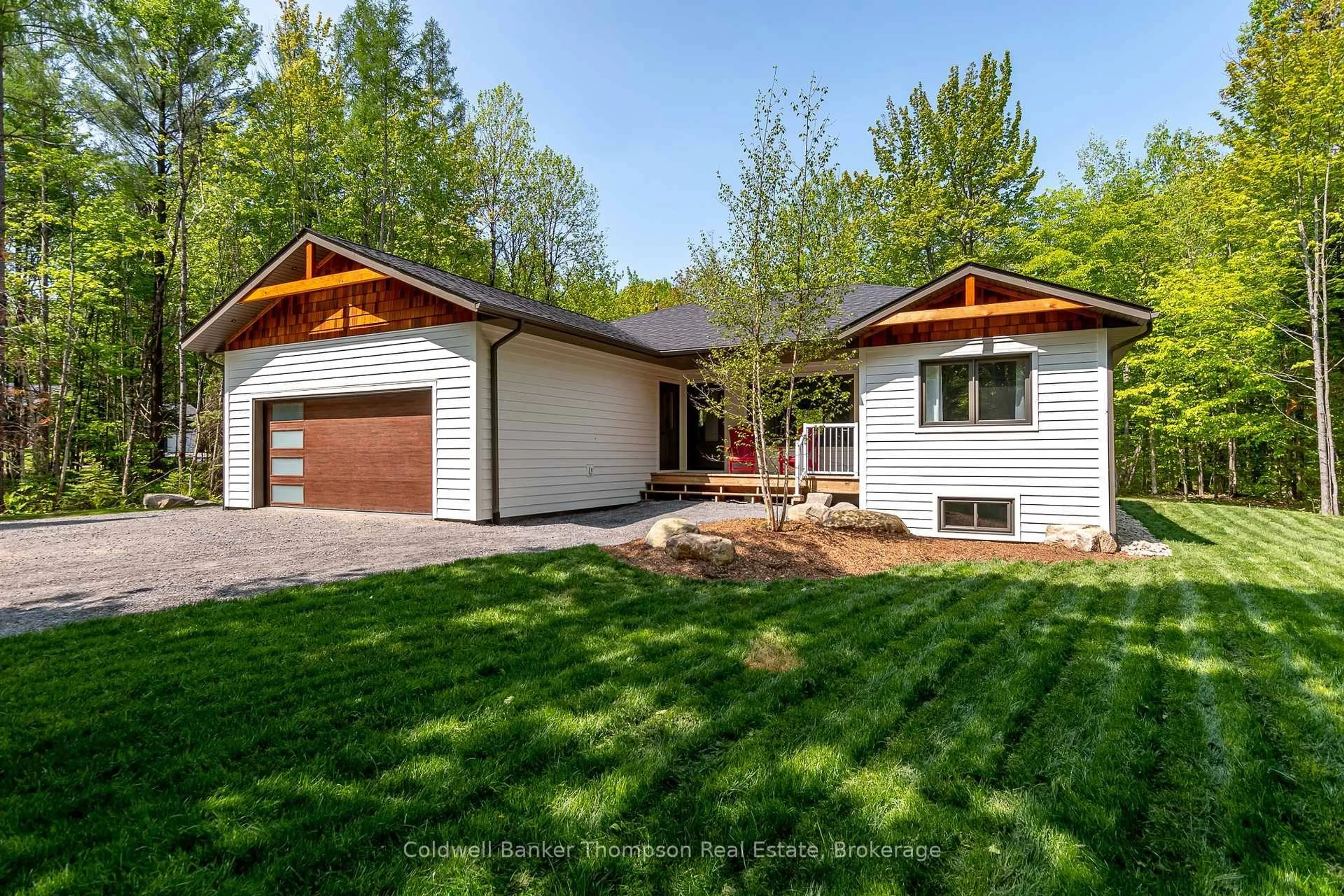 Home with vinyl exterior material, street for 1854 Old Muskoka Rd, Huntsville Ontario P0B 1M0