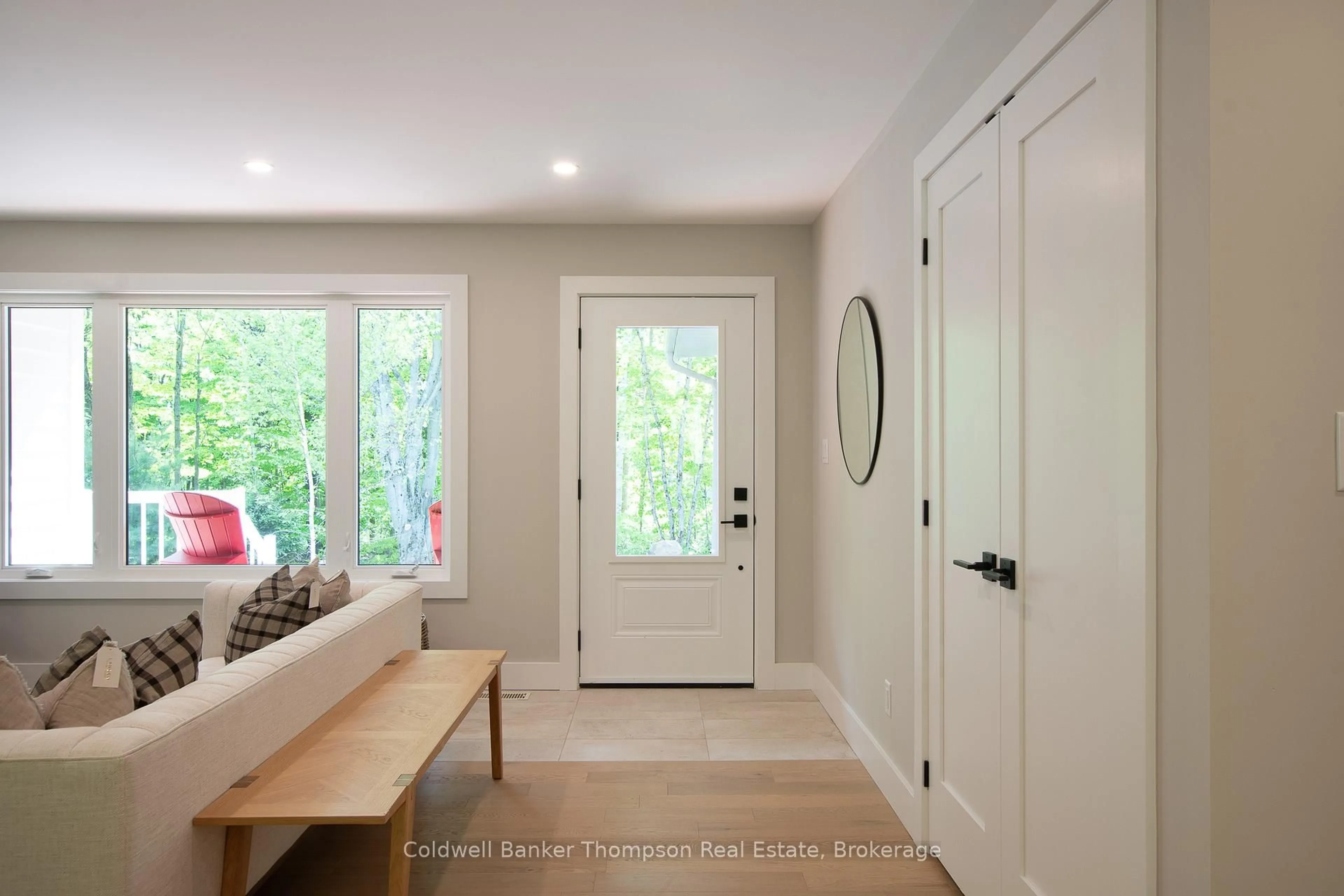 Indoor entryway for 1854 Old Muskoka Rd, Huntsville Ontario P0B 1M0