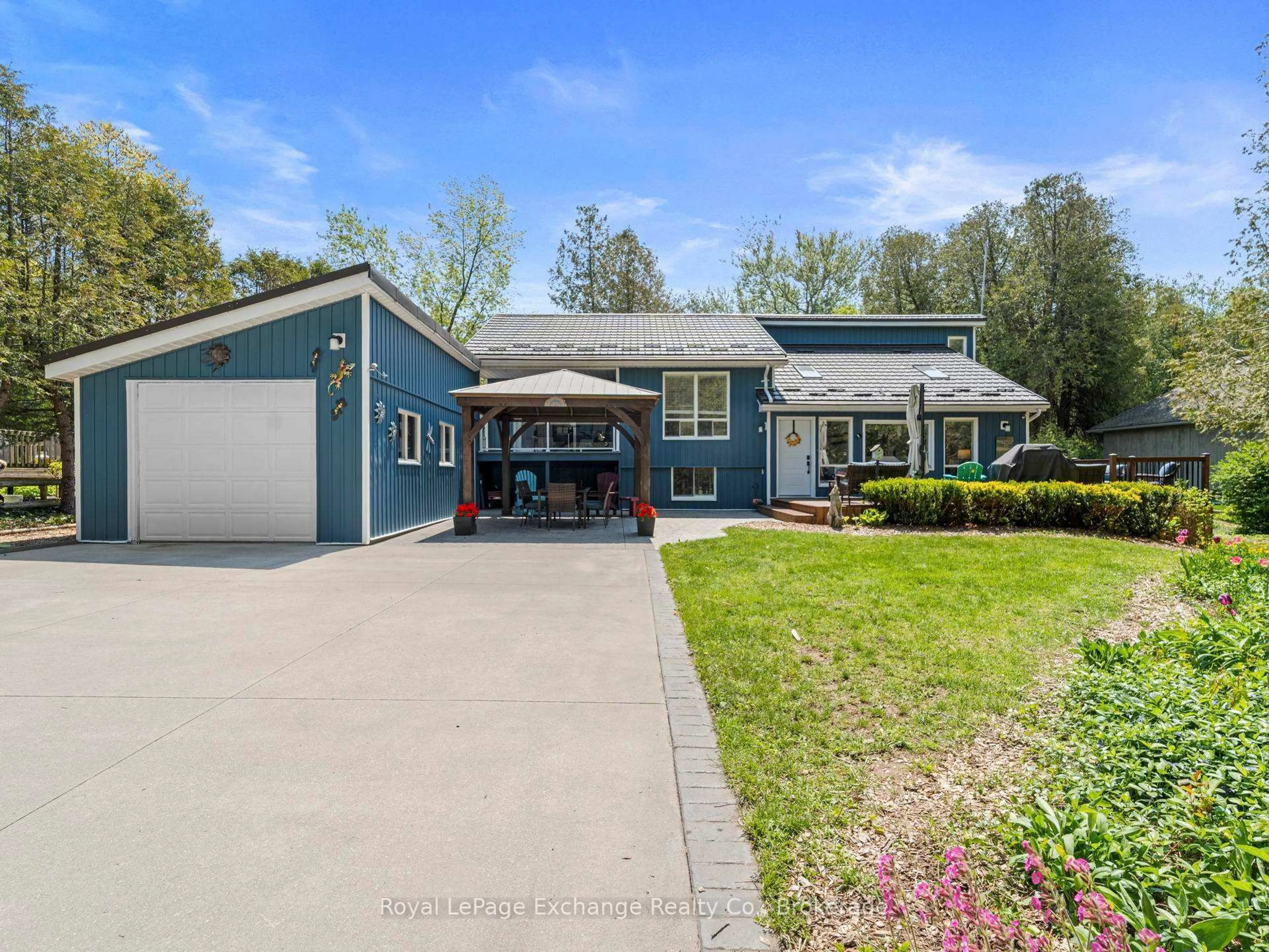 A pic from outside/outdoor area/front of a property/back of a property/a pic from drone, street for 12 Cathcart St, Huron-Kinloss Ontario N2Z 0B3